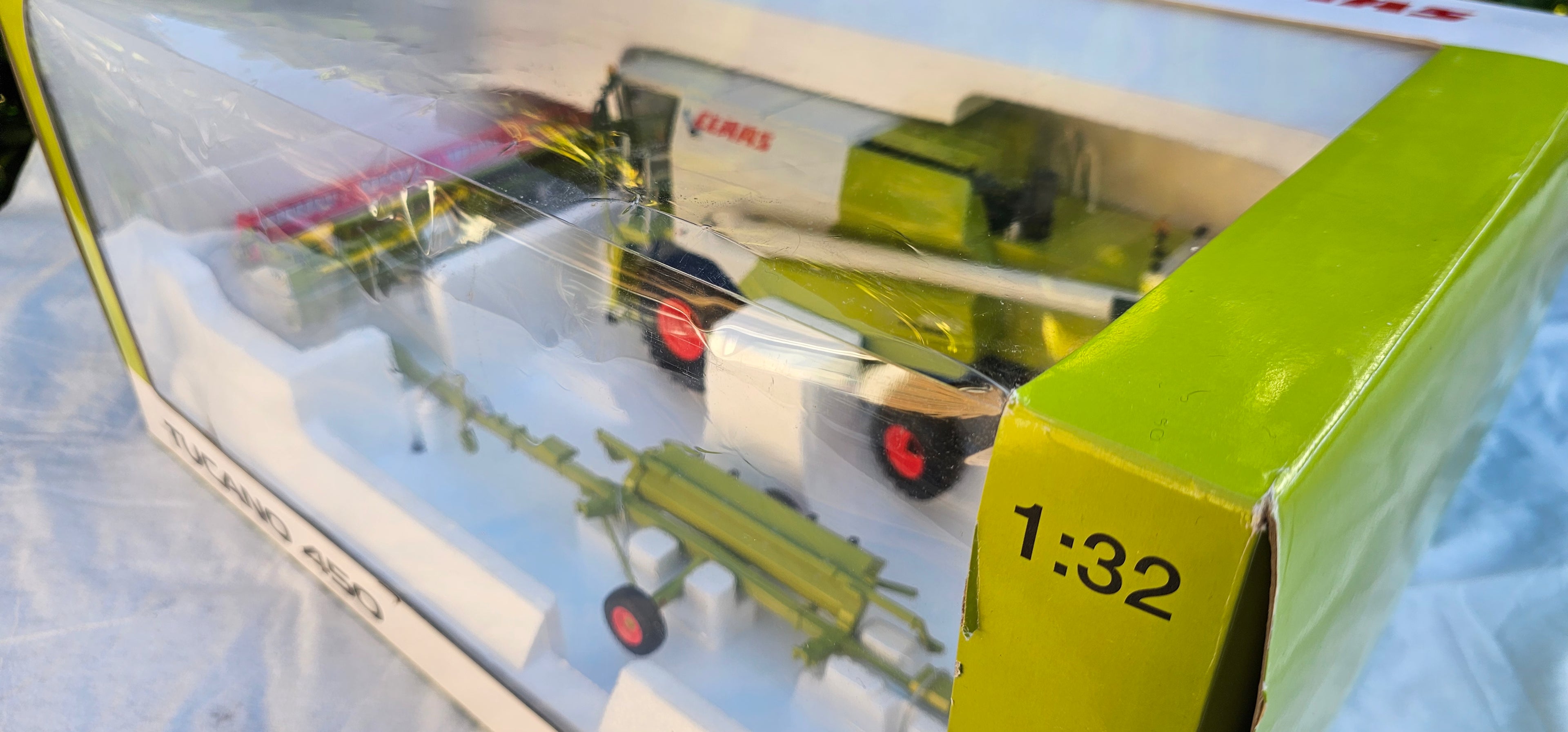 Universal Hobbies Claas Tucano 450 Combine Harvester