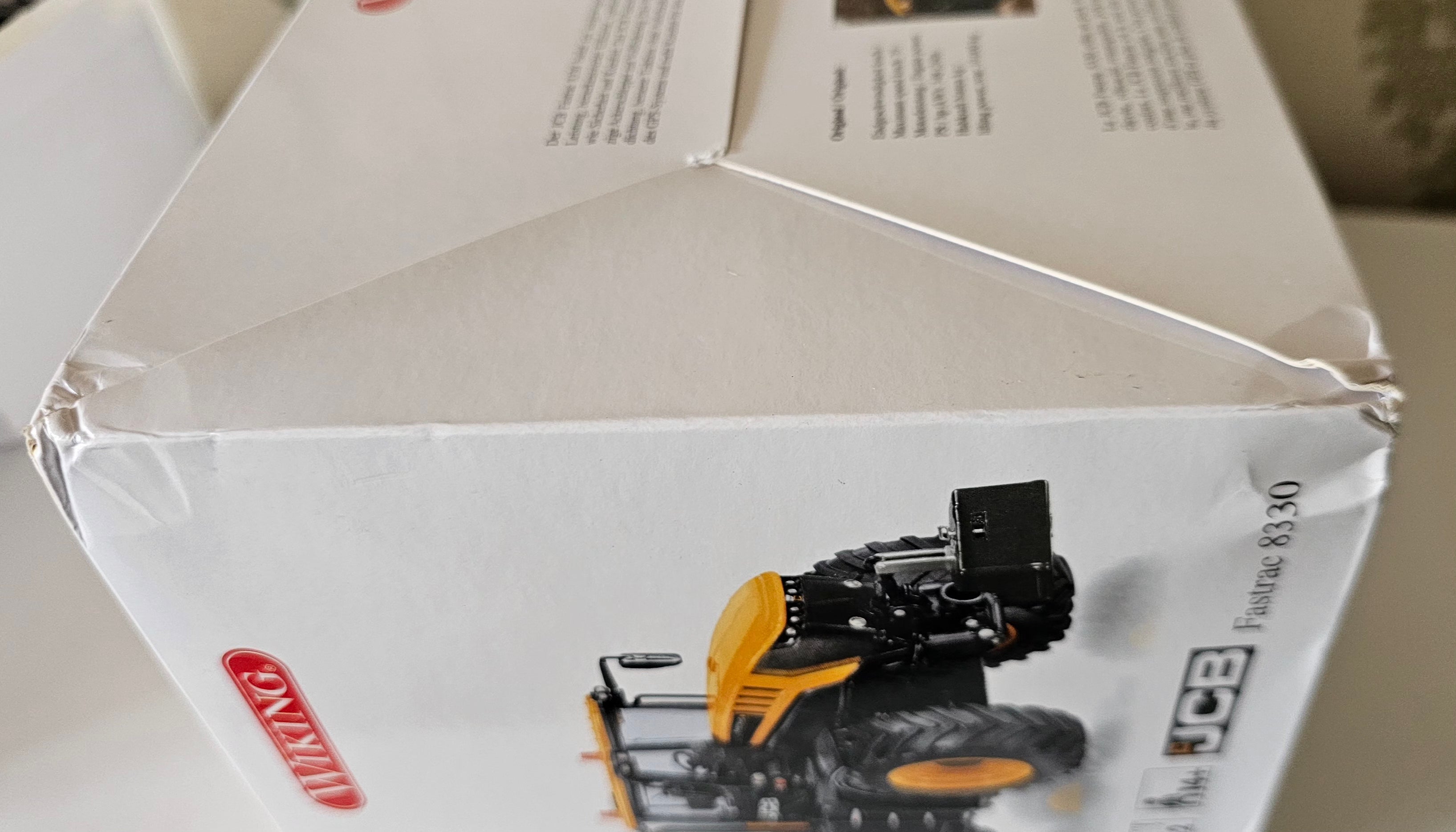 Wiking Fastrac JCB 8330