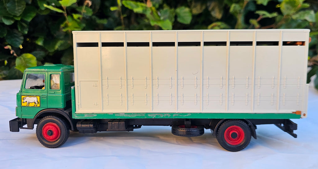 Britains Iveco Cattle Livestock Lorry Transporter Green