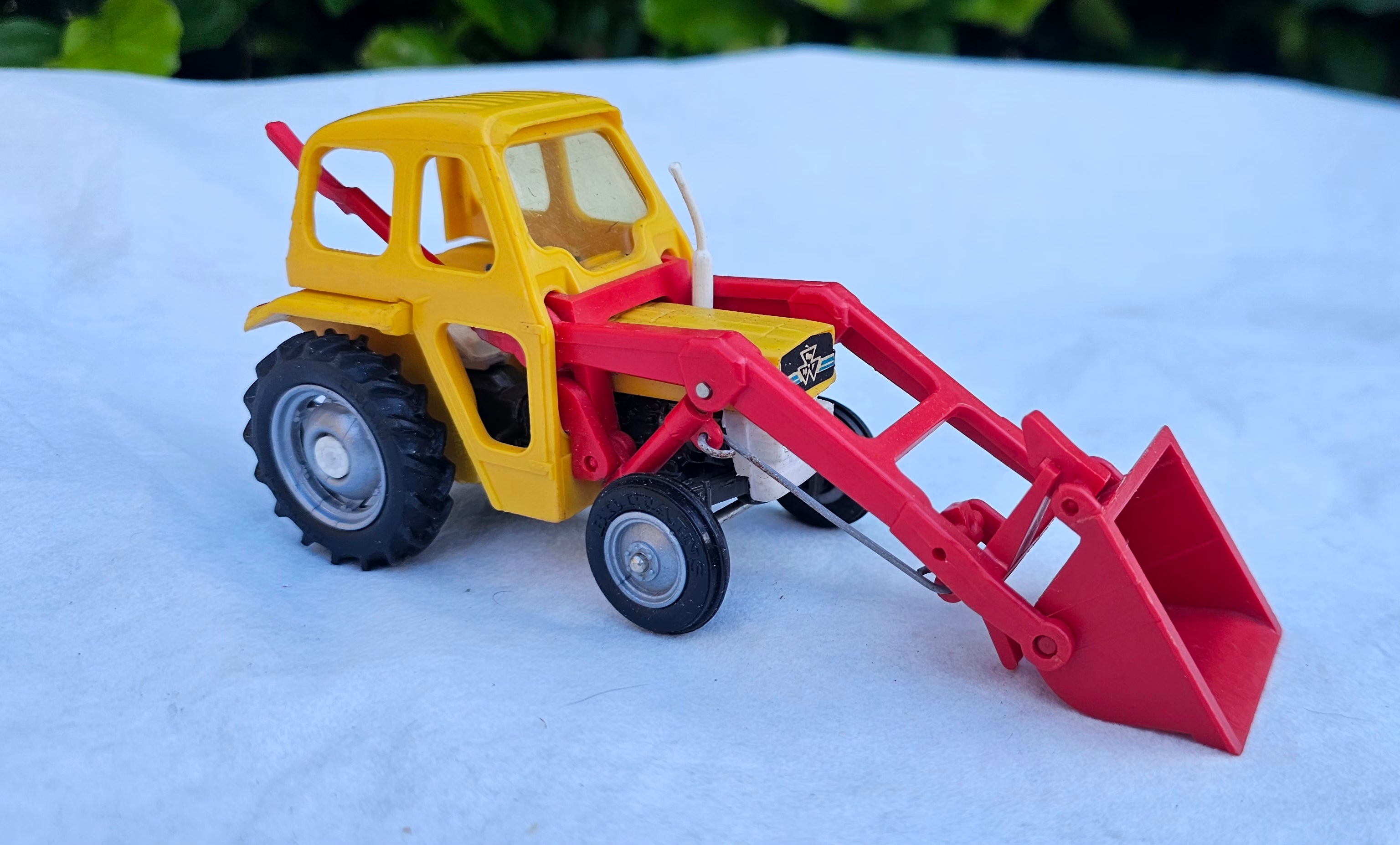 Britains Massey Ferguson 135 Tractor Industrial With Loader