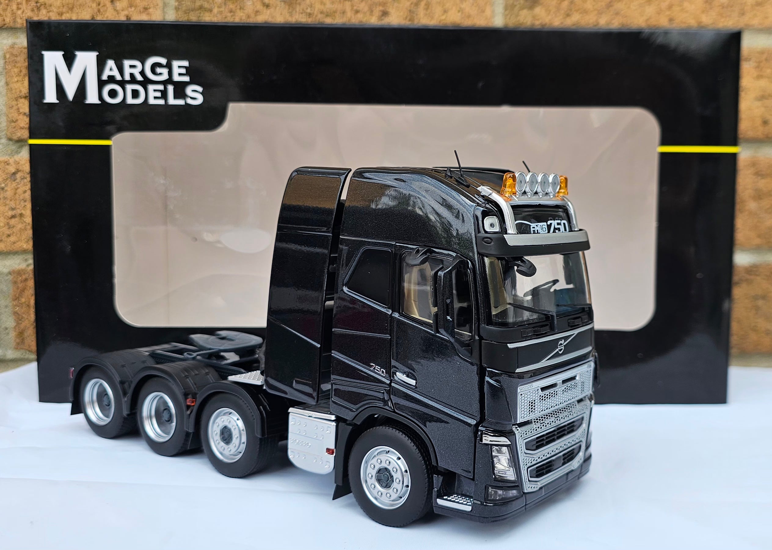 Marge Volvo Lorry 8X4 Tractor Unit
