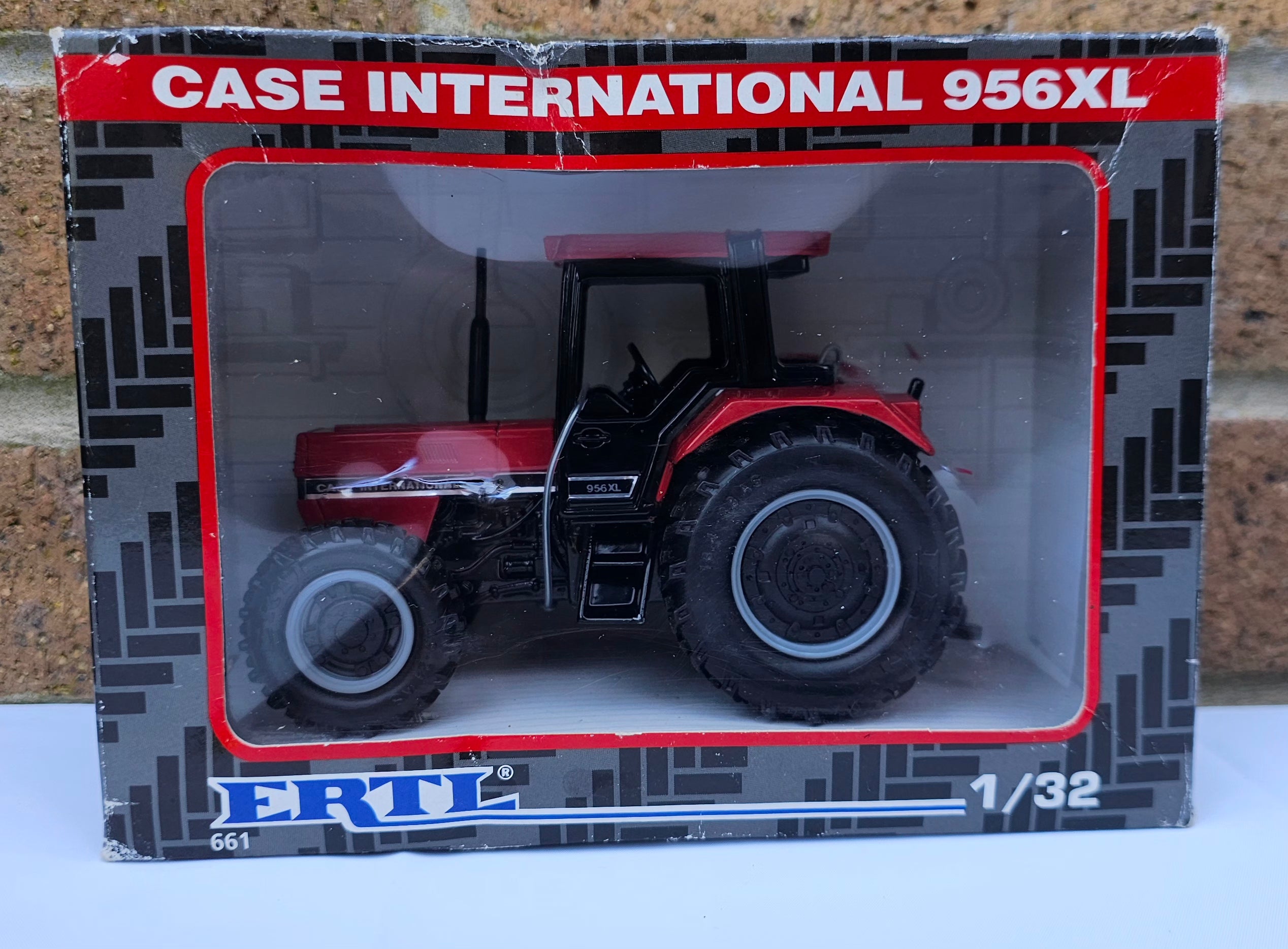 Ertl Case IH International 956XL Tractor