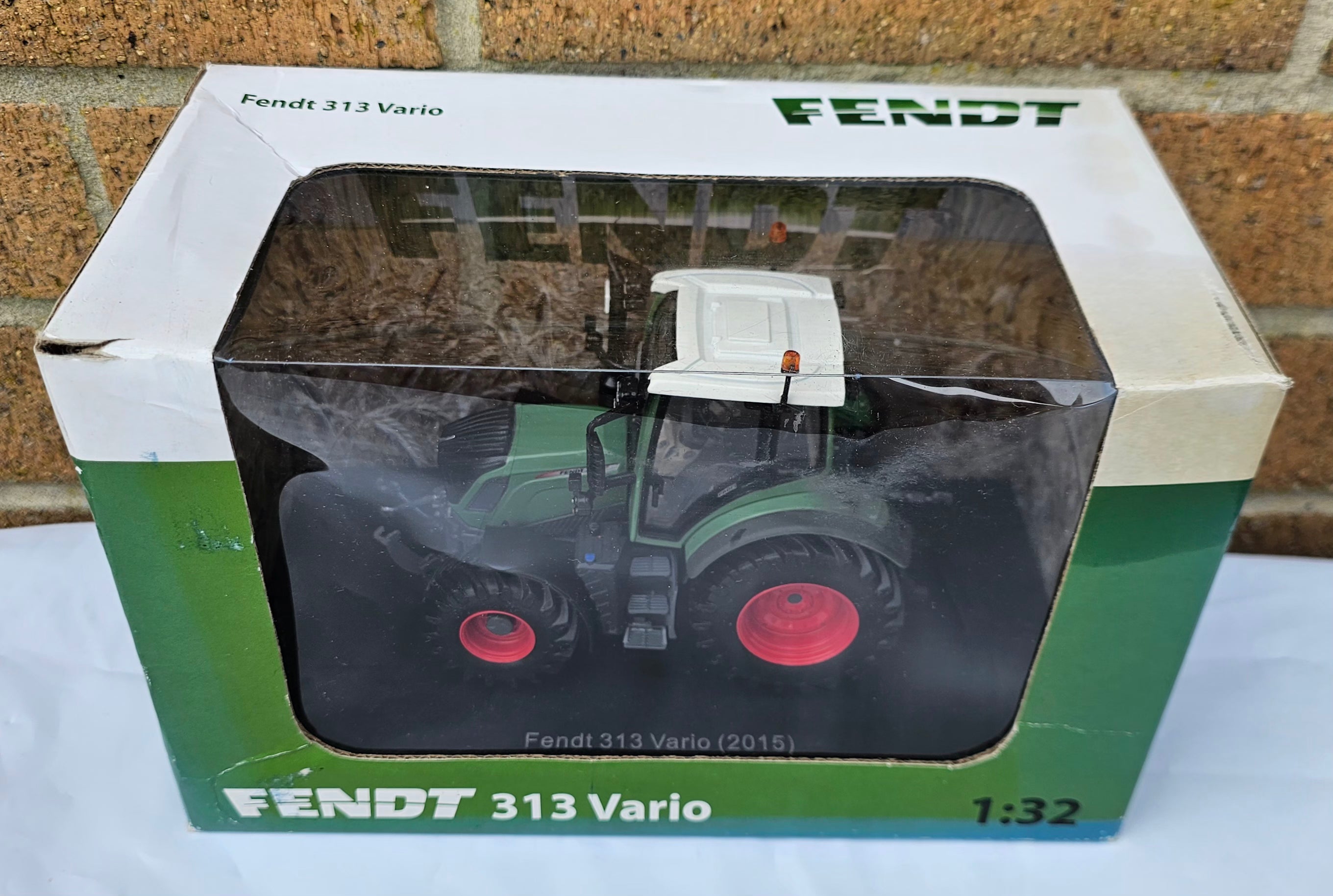 Universal Hobbies Fendt 313 Vario Tractor