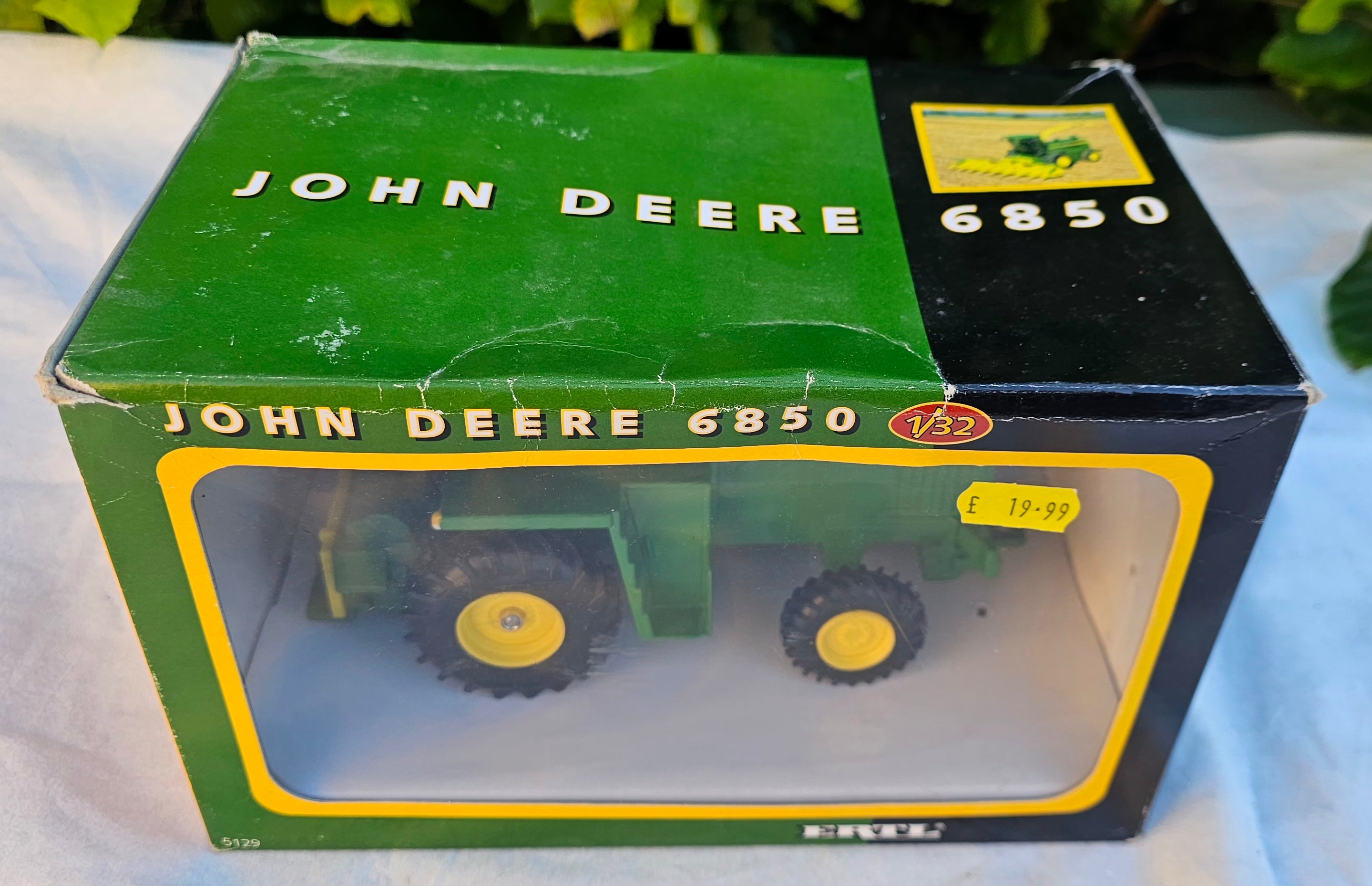 Ertl John Deere 6850 Forage Harvester
