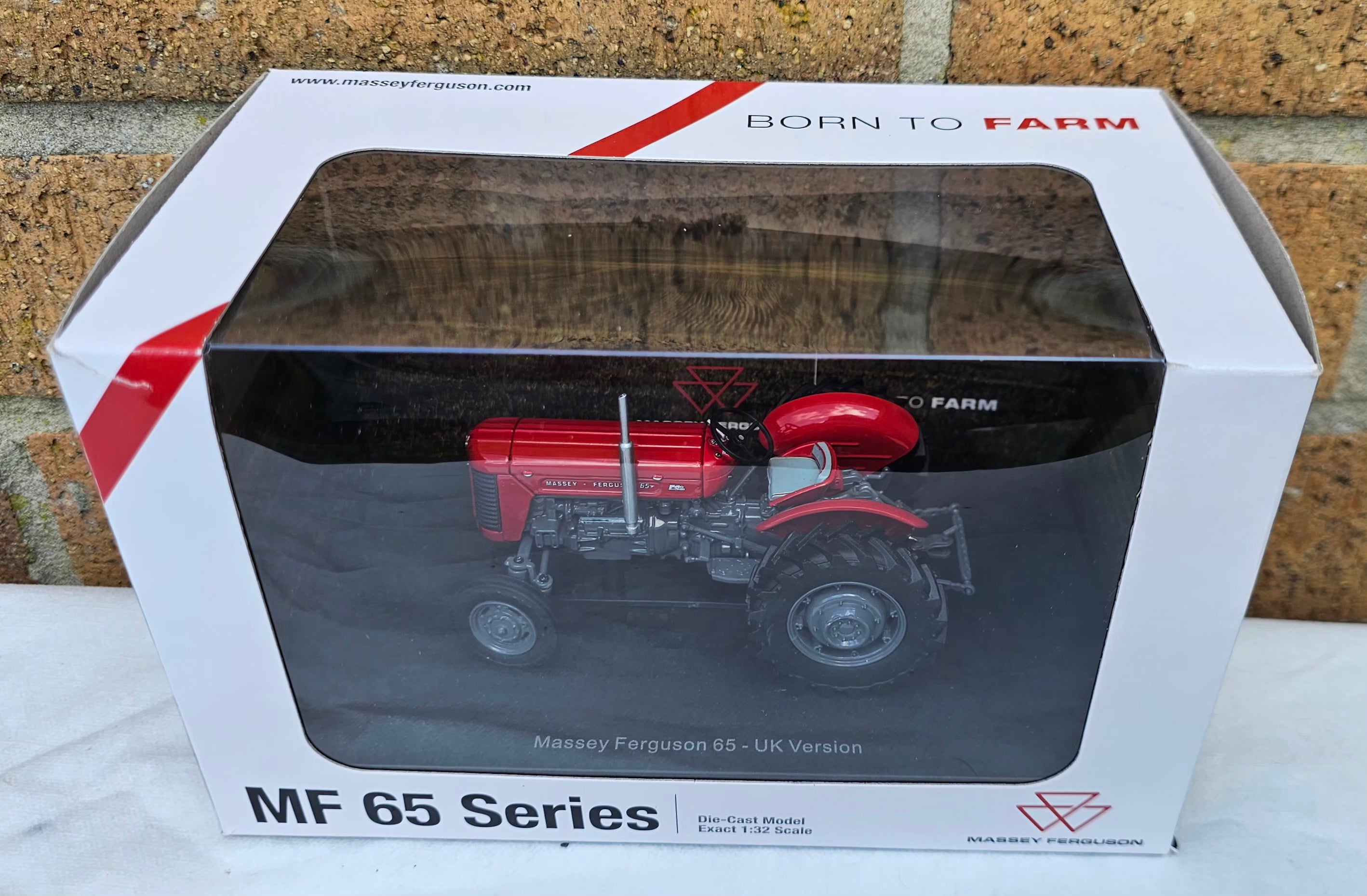 Universal Hobbies Massey Ferguson MF 65 UH6433