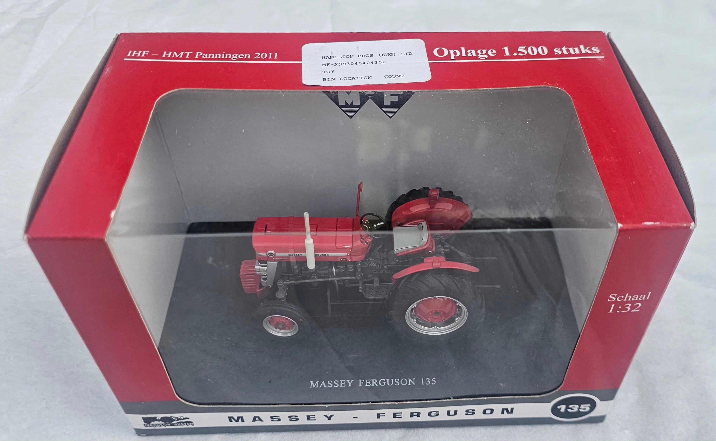 Universal Hobbies Massey Ferguson 135 Tractor HMT Panningen UH4043