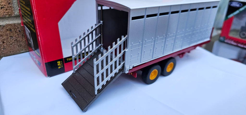 Britains Twin Axle Trailed Livestock Transporter