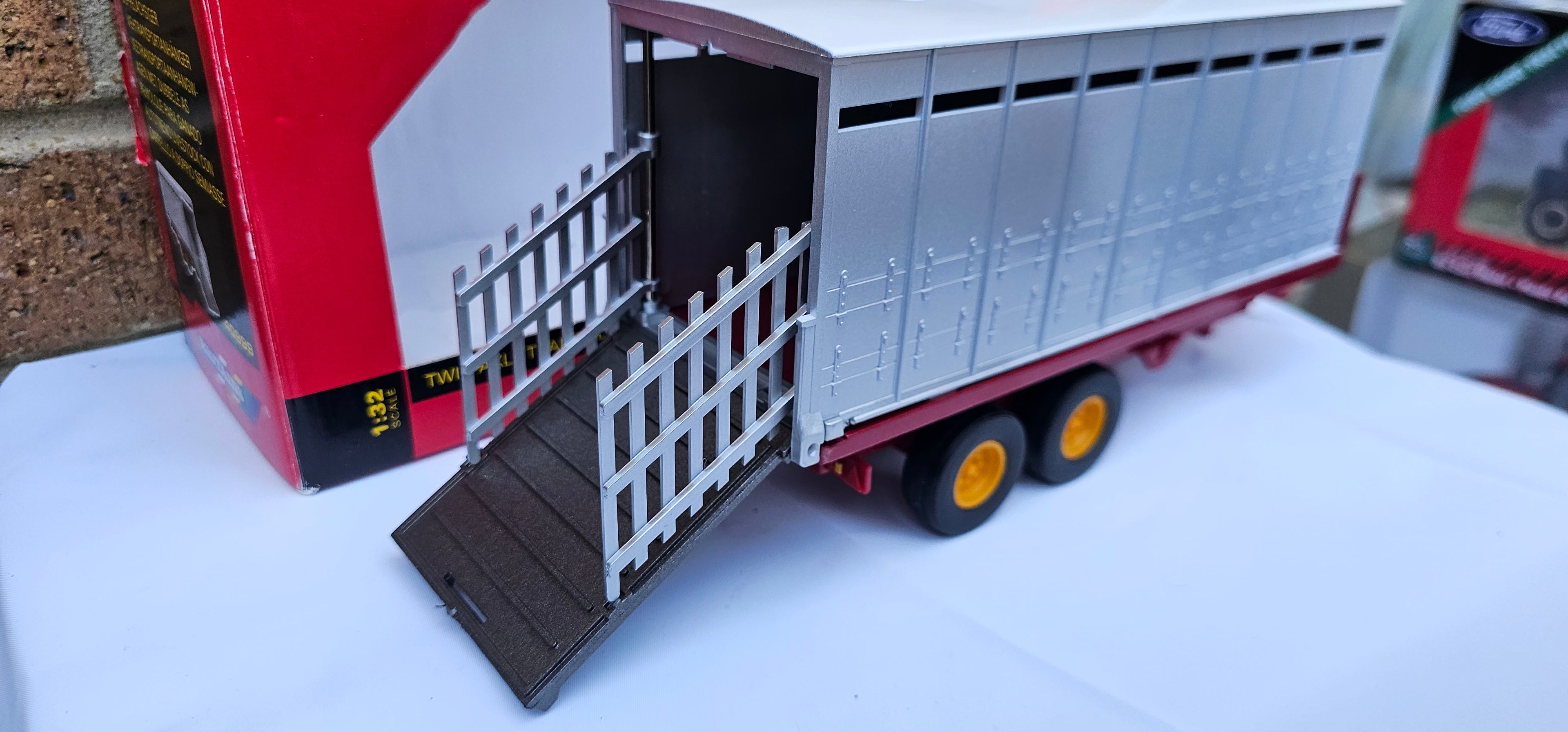 Britains Twin Axle Trailed Livestock Transporter