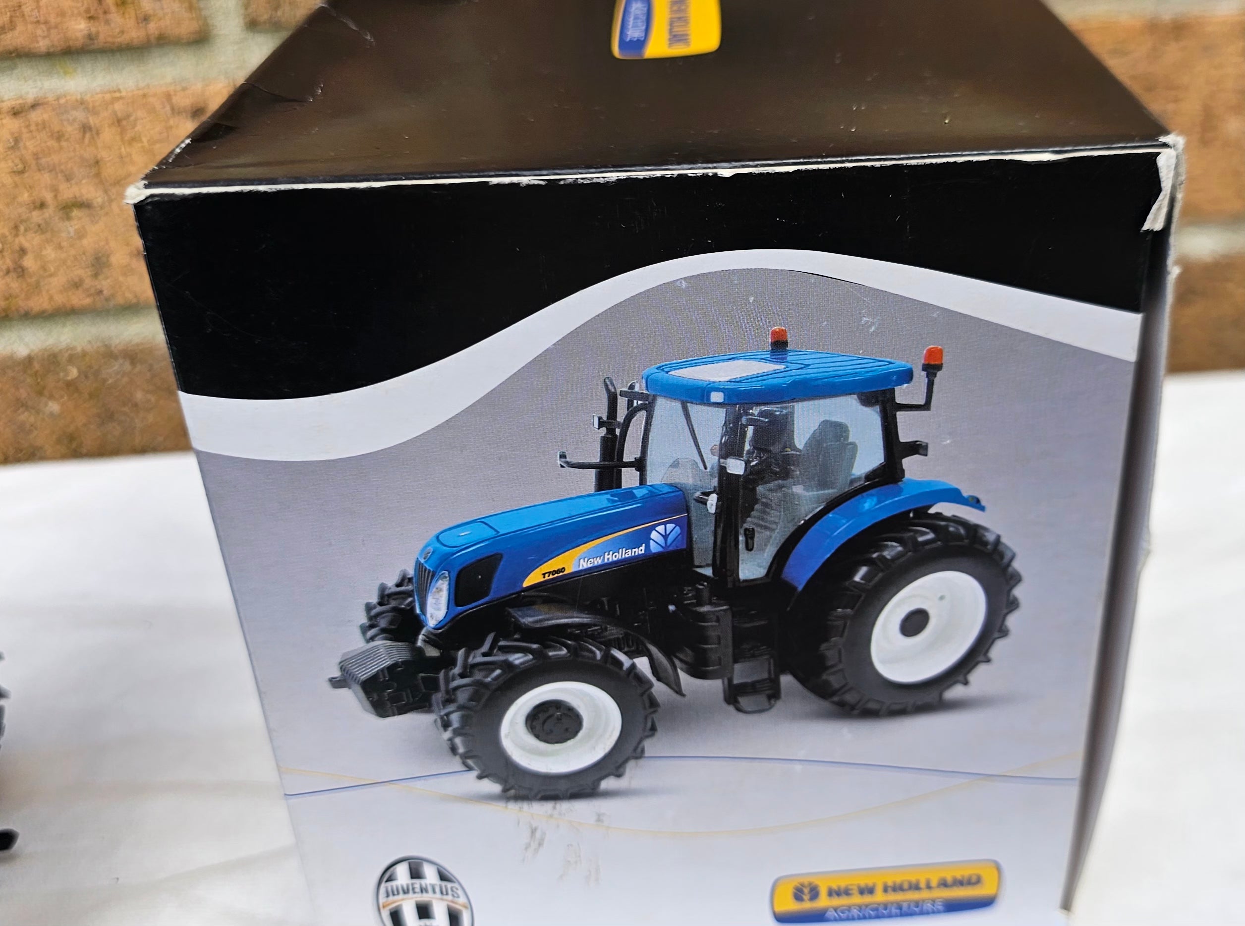 Britains New Holland T7060 Juventus Tractor