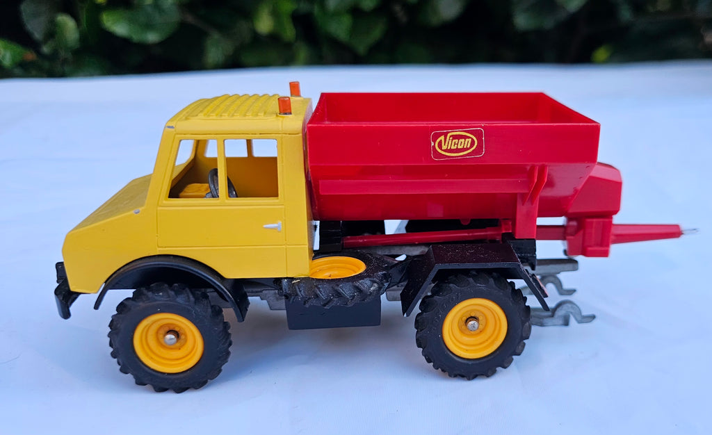 Britains Unimog & Vicon Spreader Conversion