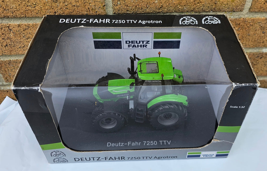Universal Hobbies Deutz-Fahr 7250 TTV Agrotron Tractor