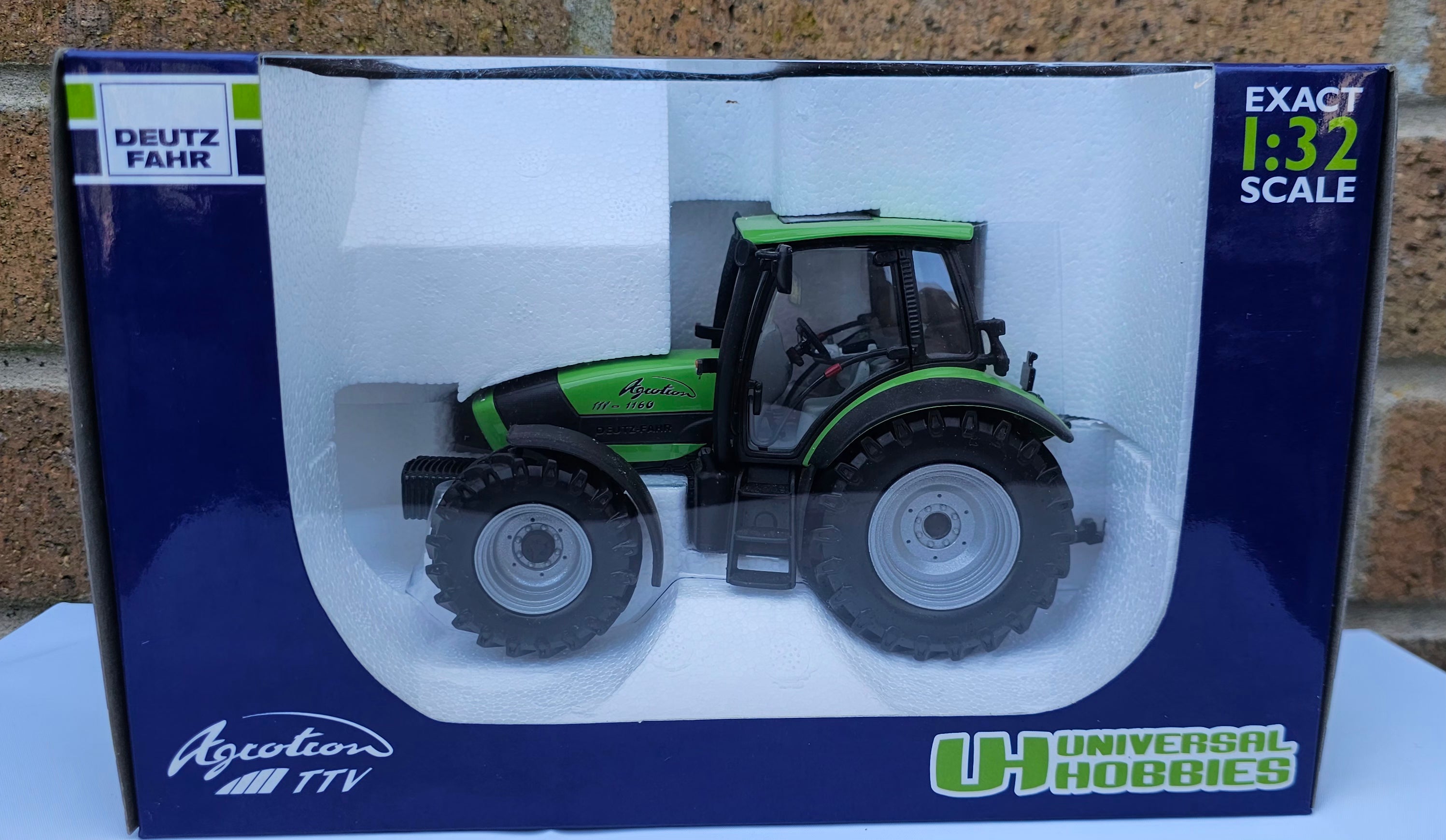 Universal Hobbies Deutz-Fahr Agrotron TTV 1160 Tractor UH2096