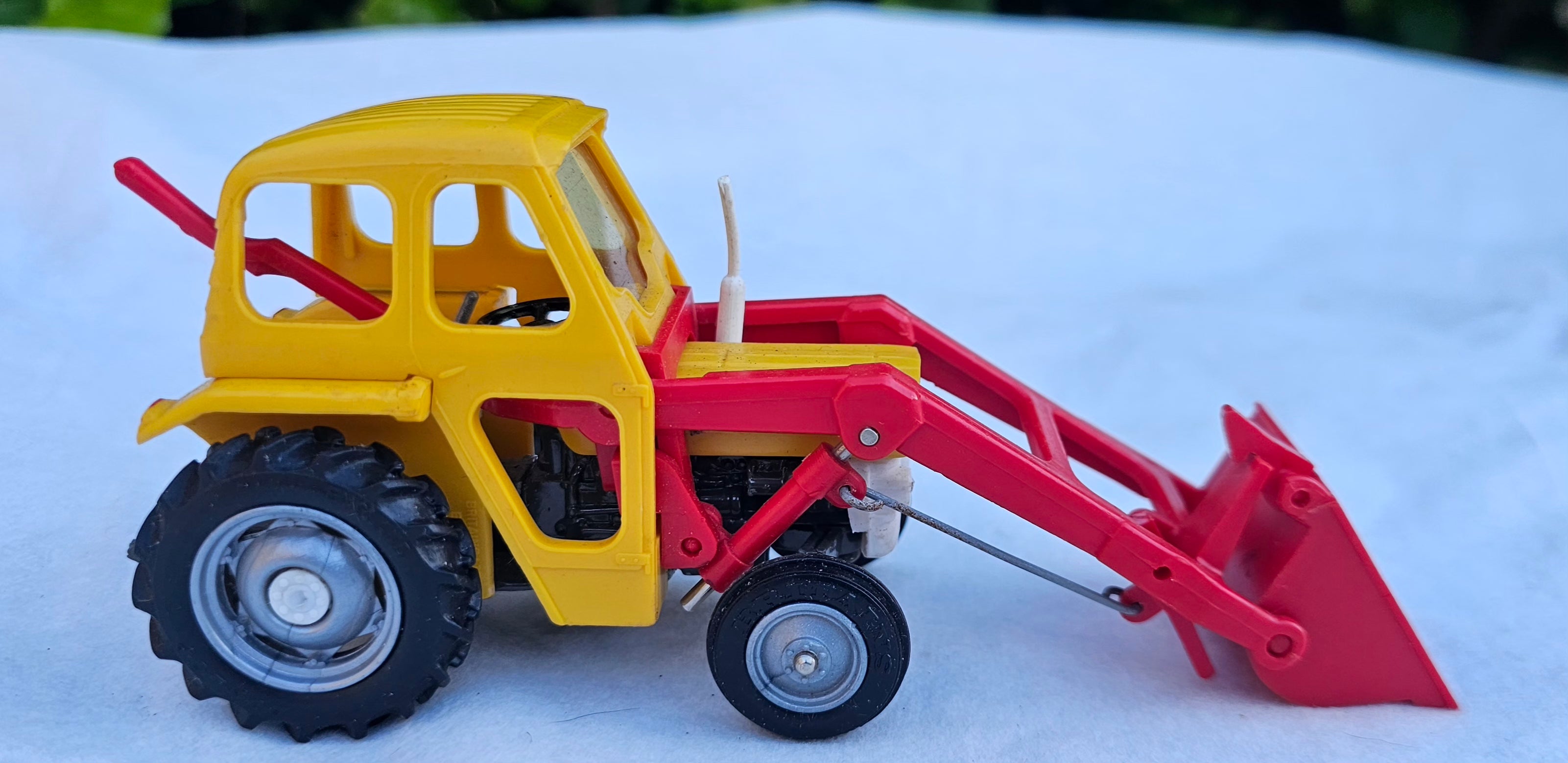 Britains Massey Ferguson 135 Tractor Industrial With Loader