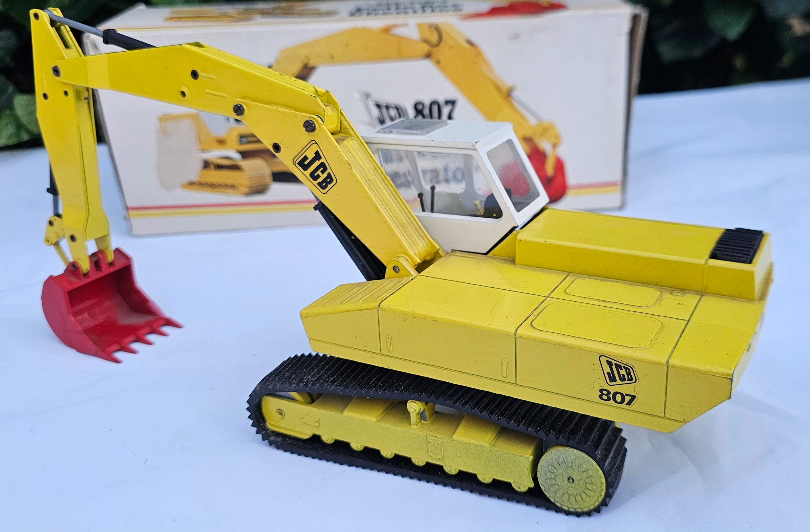 NZG JCB 807 360 Digger