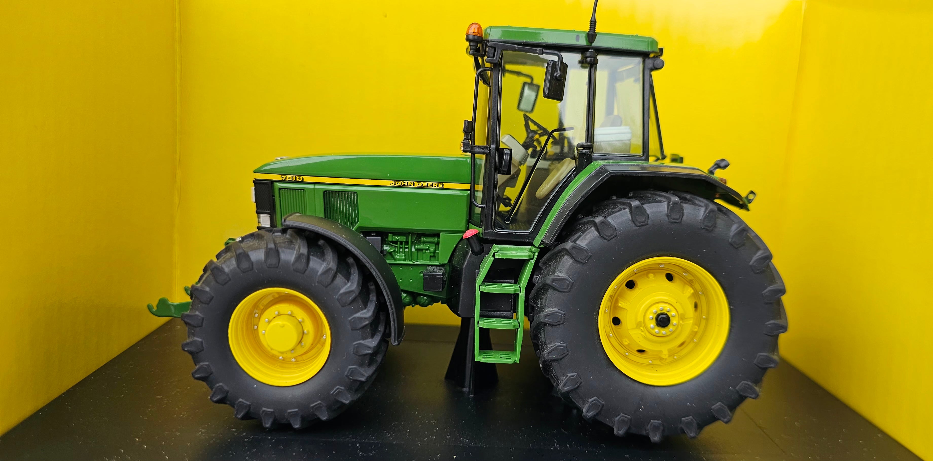 Schuco John Deere 7810 Tractor