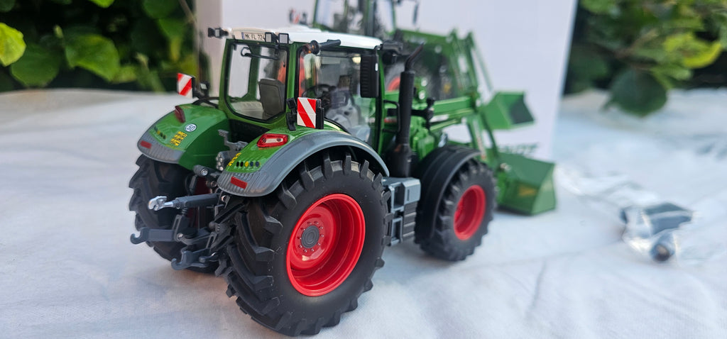 Wiking Fendt 724 Vario Tractor & Front Loader