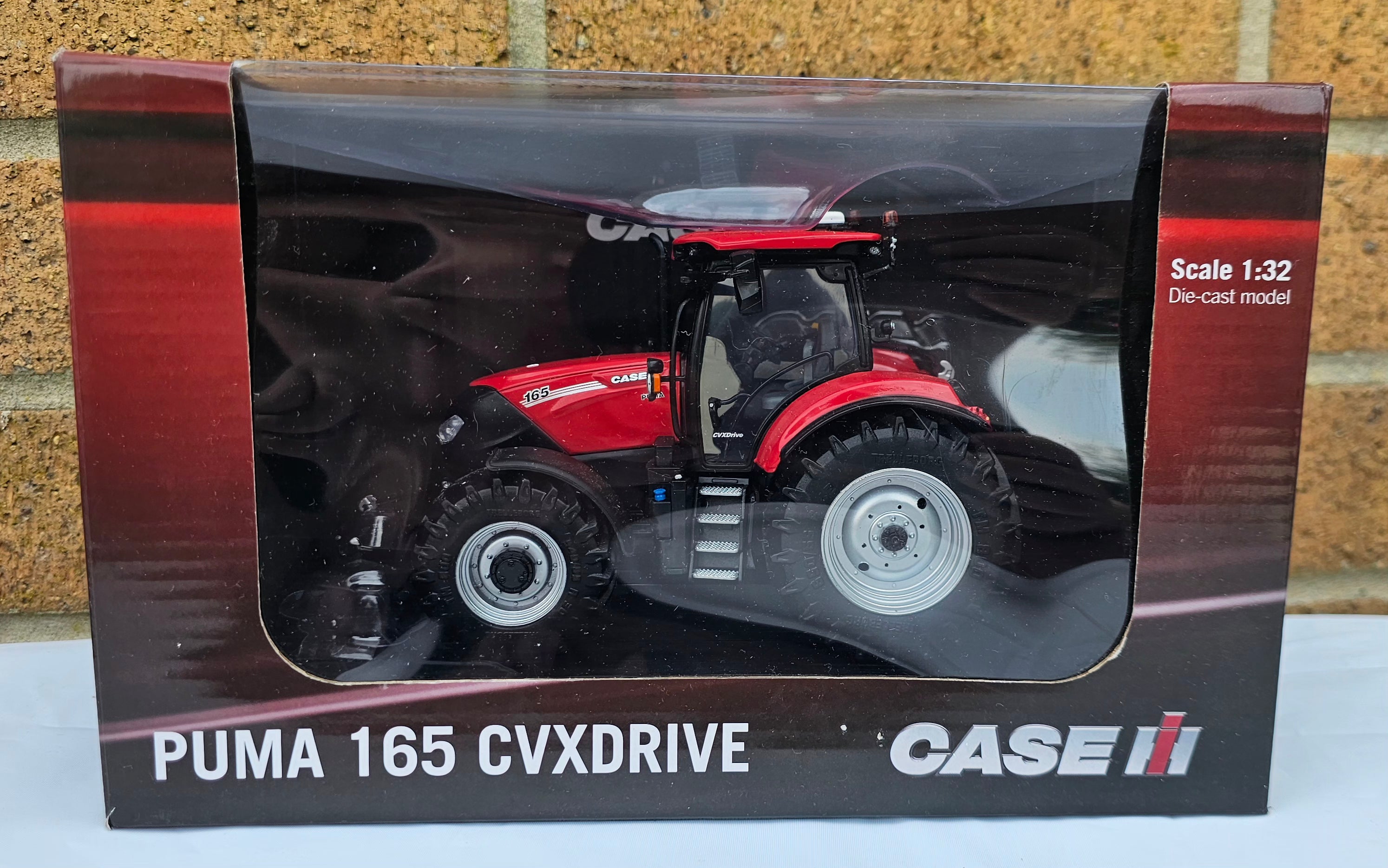 Universal Hobbies Case Puma 165 CVXDrive UH6449
