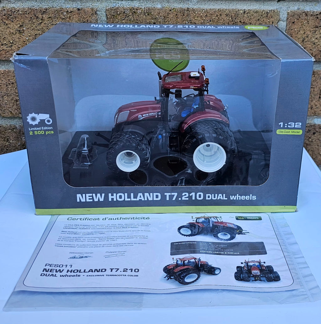 Universal Hobbies New Holland T7.210 Dual Wheels Tractor