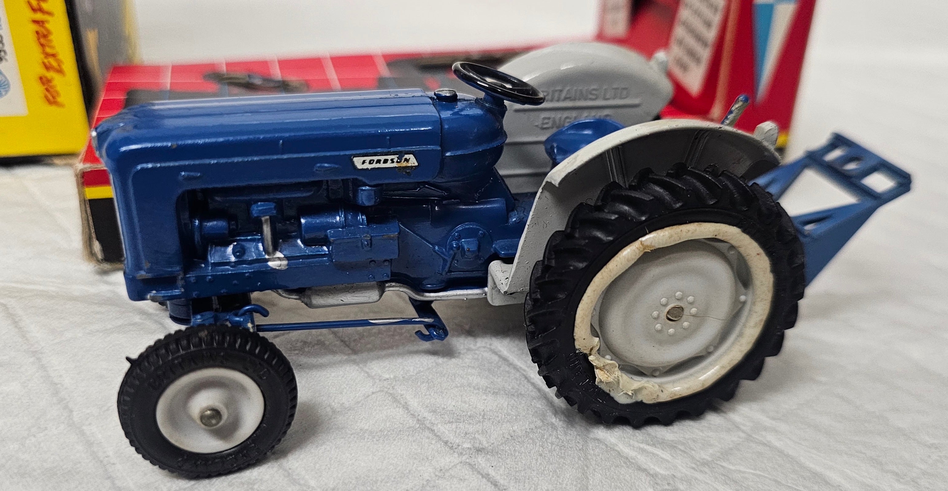 Britains Fordson Super Major Tractor 9525