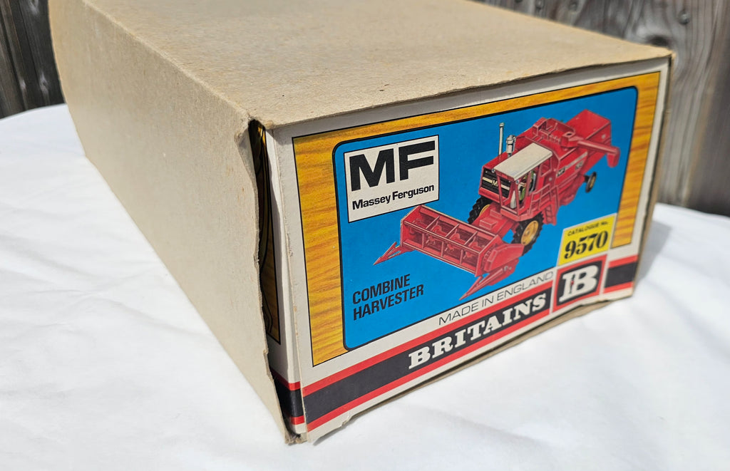 Britains MF Massey Ferguson 760 Combine Harvester 9570