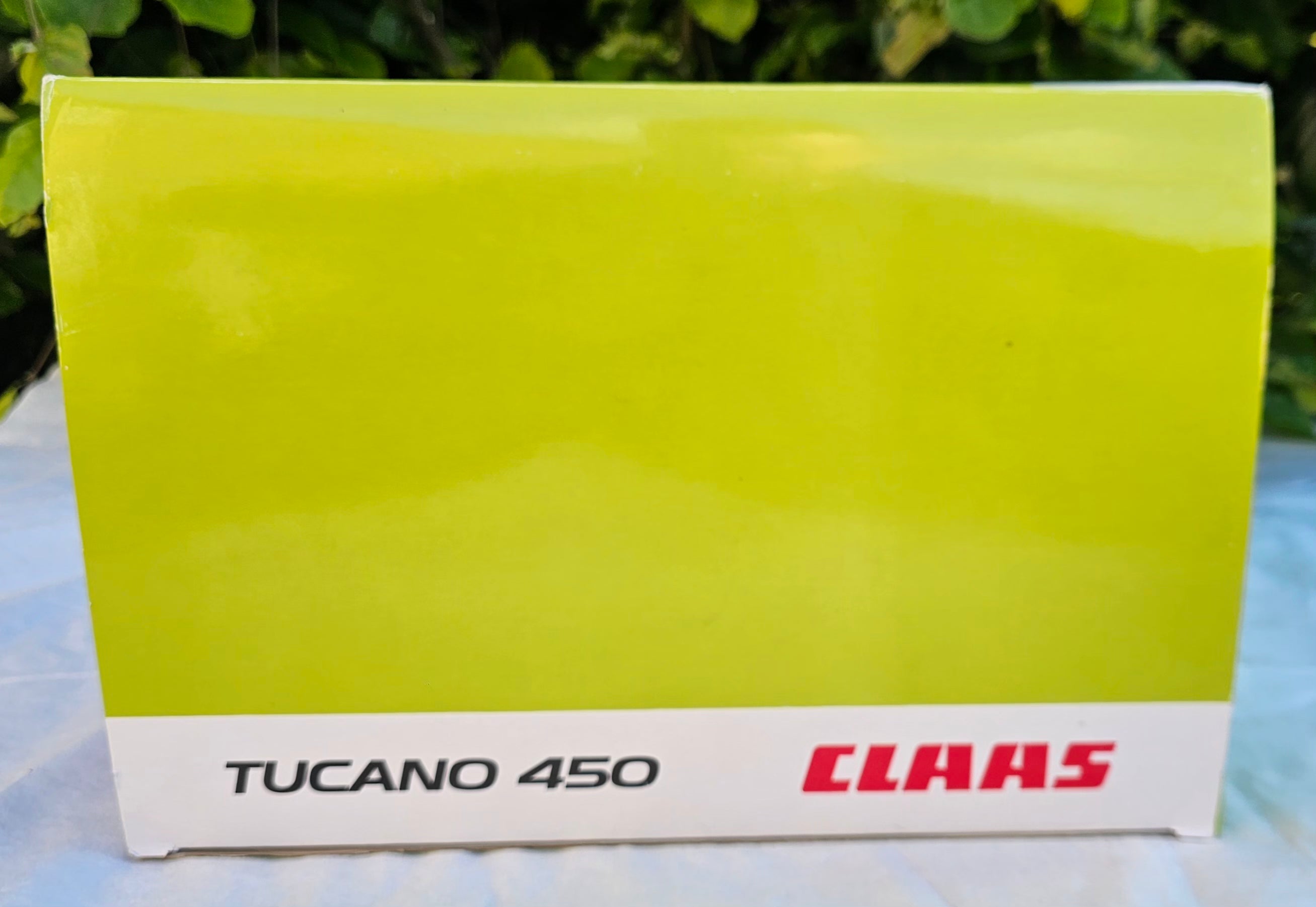 Universal Hobbies Claas Tucano 450 Combine Harvester