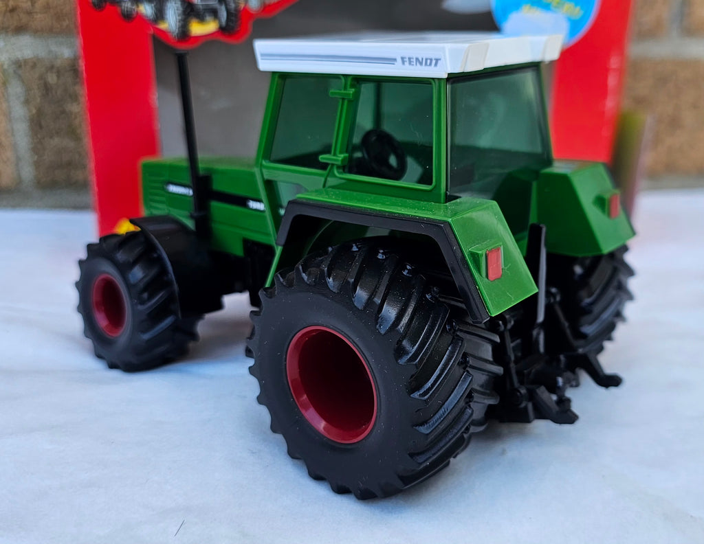 Britains Fendt 615 LSA with Floatation Tyres 9443
