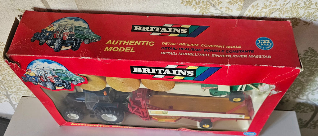 Britains New Holland 6635 Tractor And Hay Baler Gift Set 9670