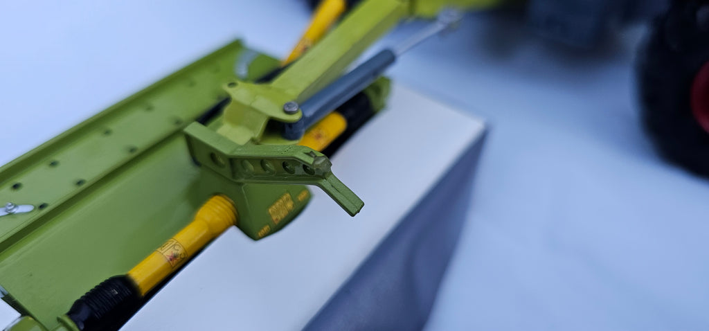 Universal Hobbies Claas Cougar Mower