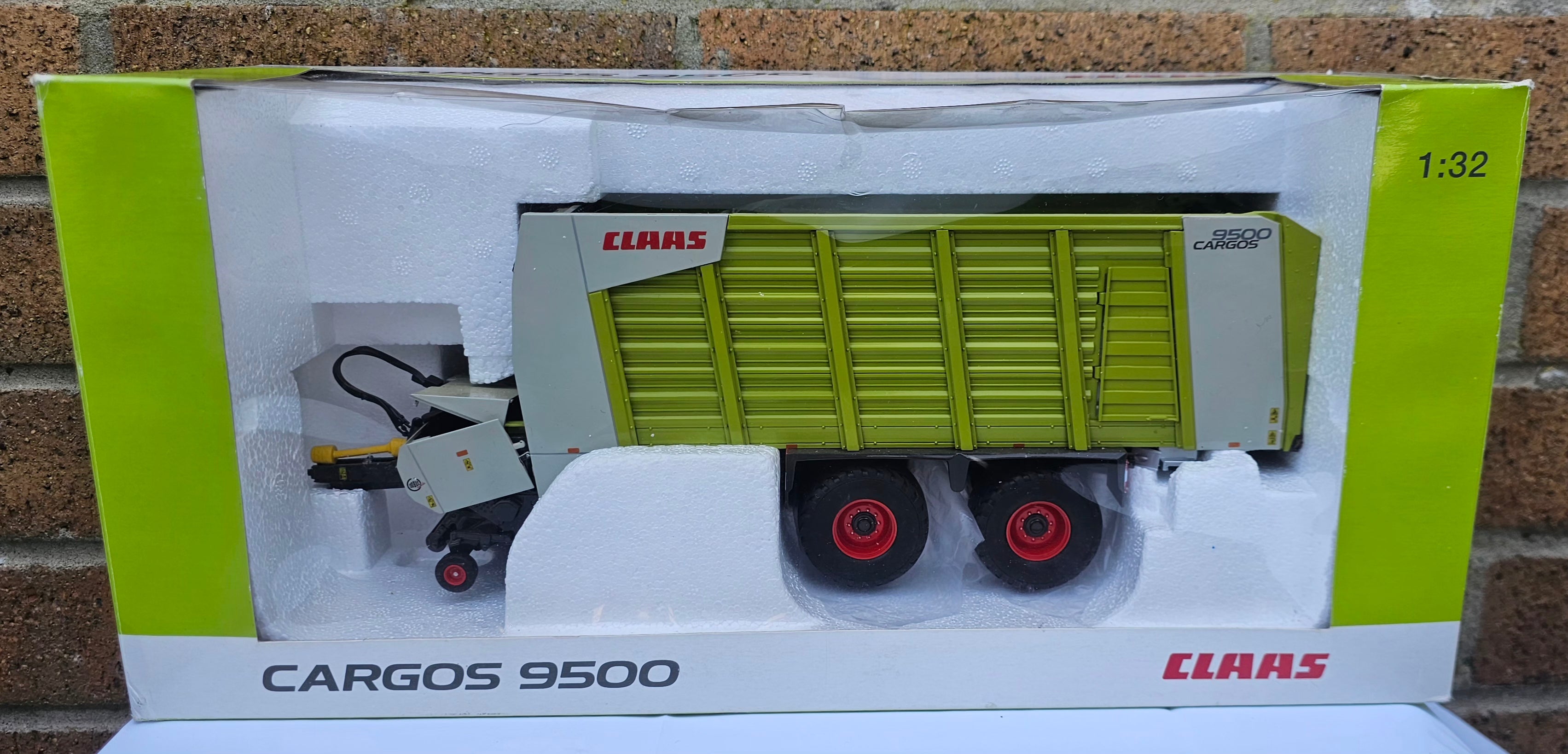 Schuco Claas Cargos 9500 Loader Wagon