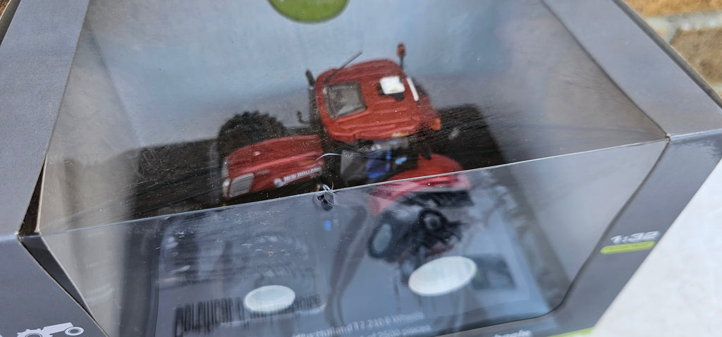 Universal Hobbies New Holland T7.210 Dual Wheels Limited Edition