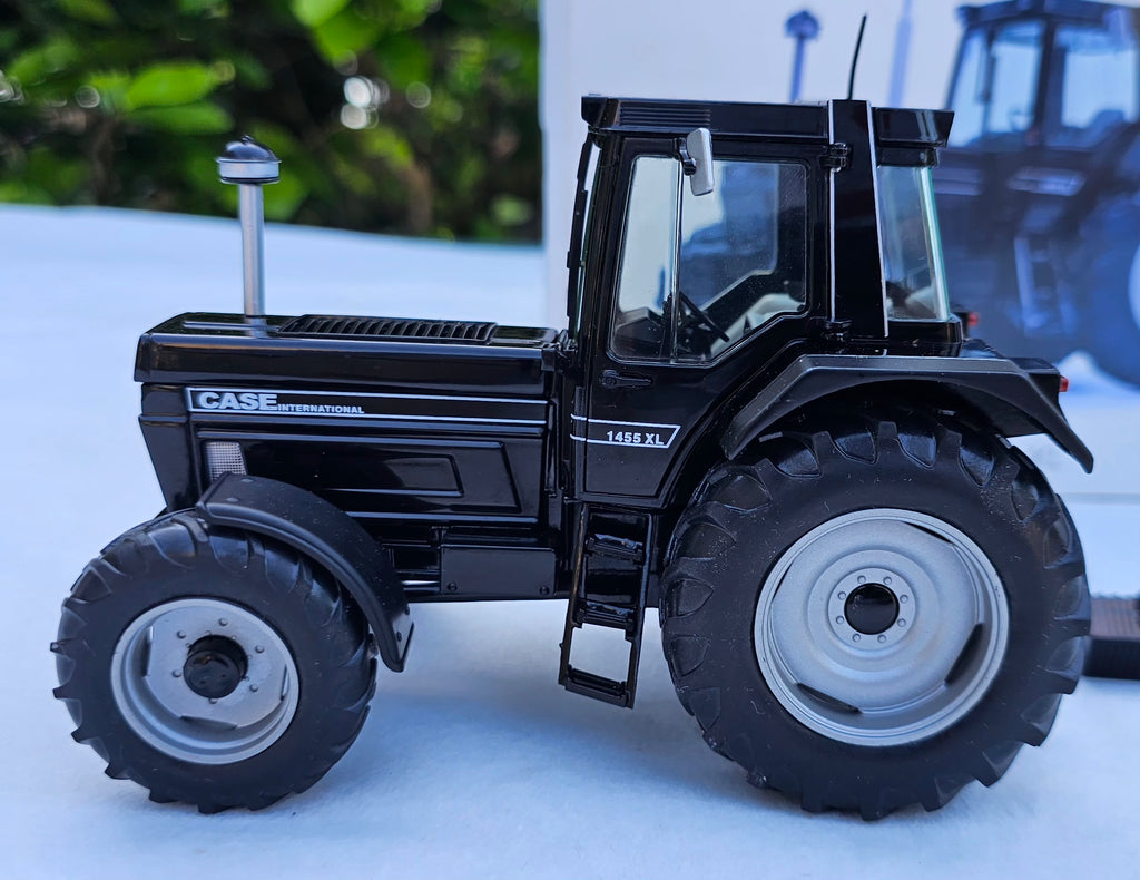 Schuco International Case 1455 XL Tractor