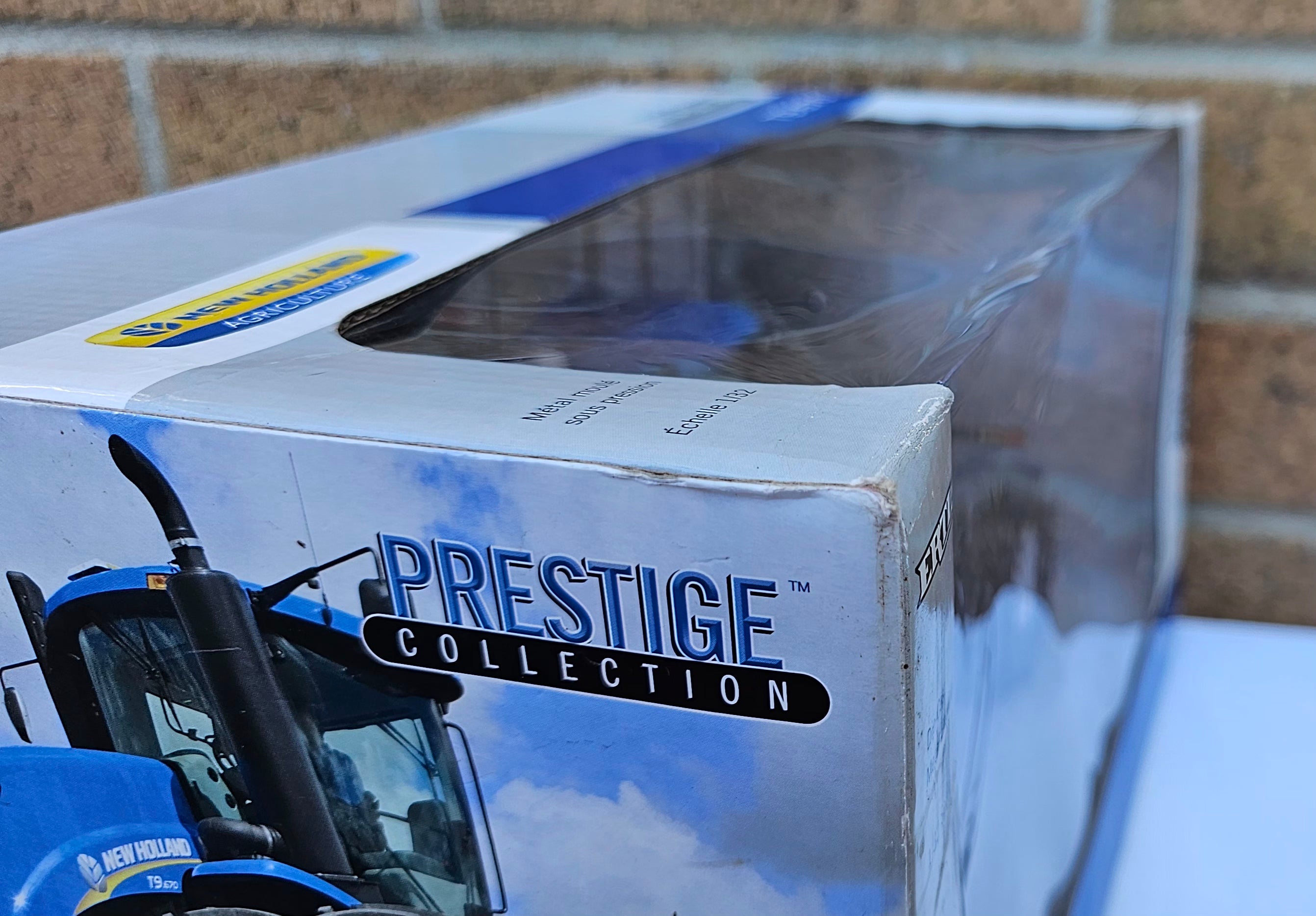 Ertl New Holland T9.670 Prestige Collection Tractor