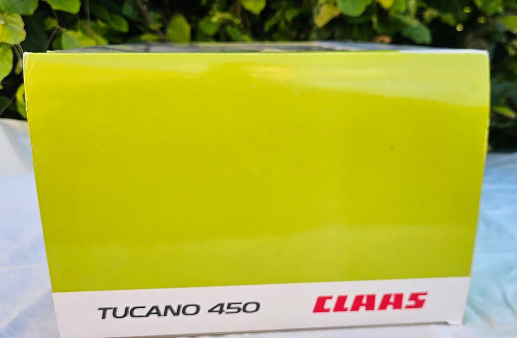 Universal Hobbies Claas Tucano 450 Combine Harvester