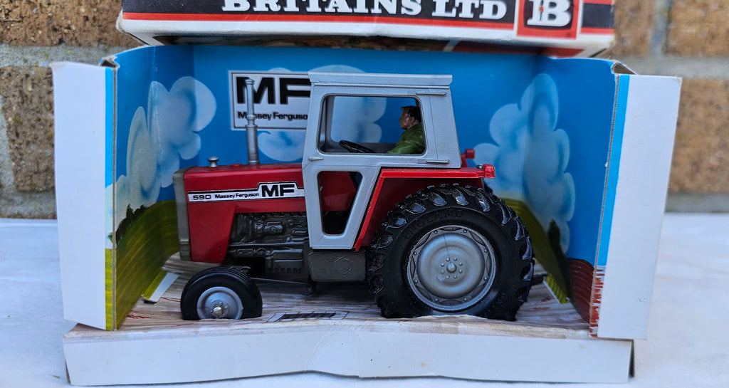 Britains Massey Ferguson 590 9522