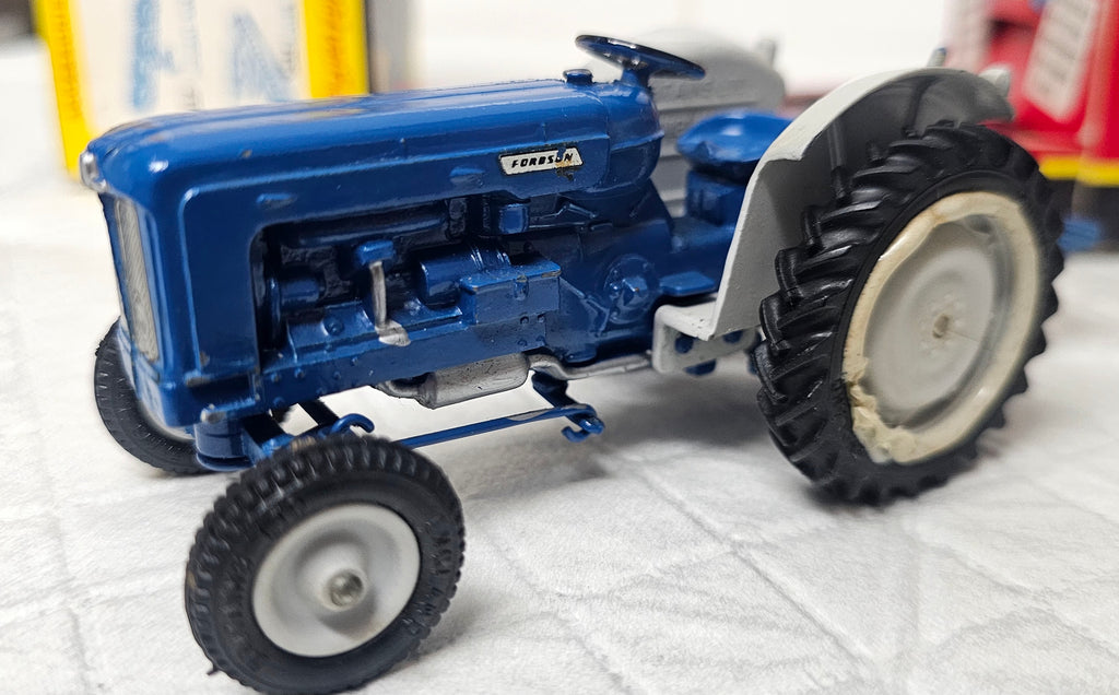 Britains Fordson Super Major Tractor 9525