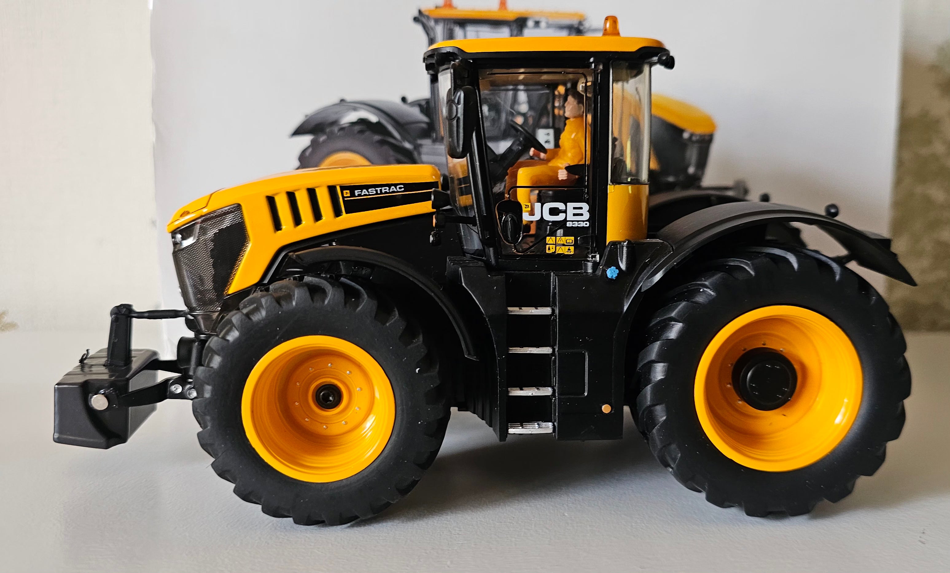 Wiking Fastrac JCB 8330