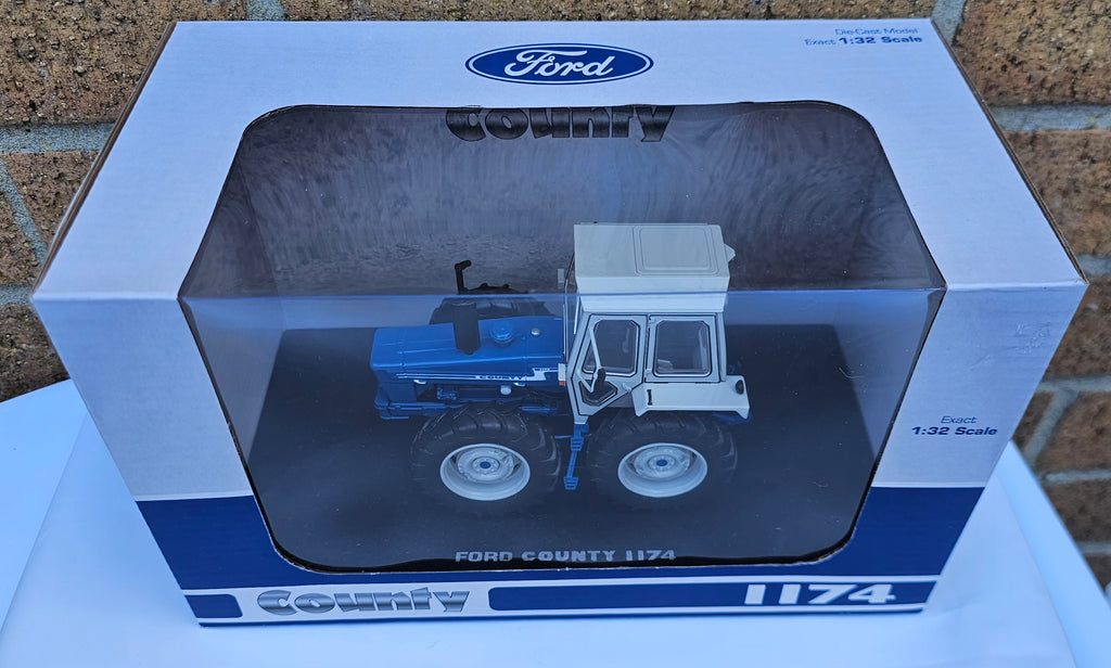 Universal Hobbies County 1174 Tractor UH5271