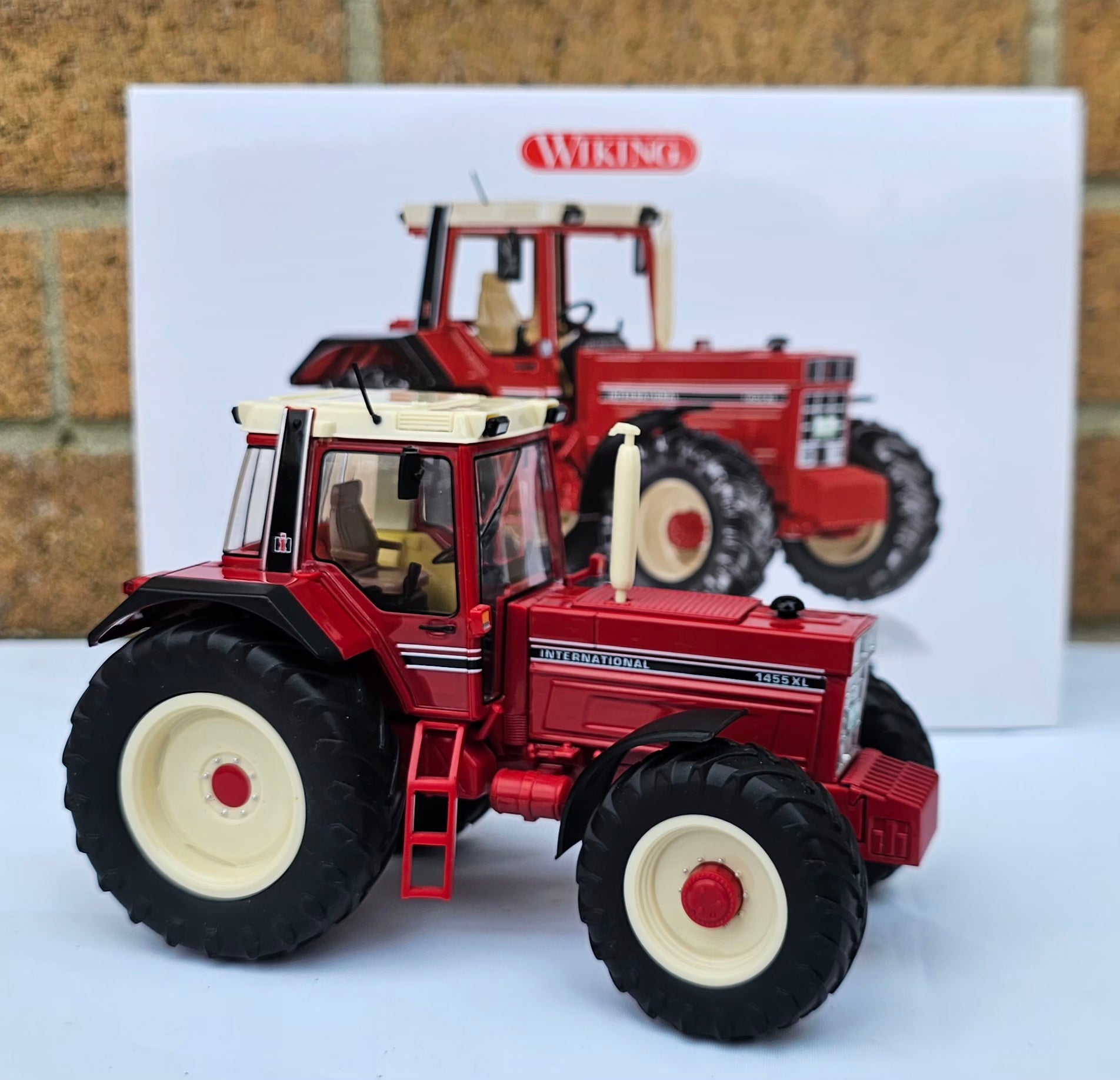 Wiking International IH 1455XL Tractor