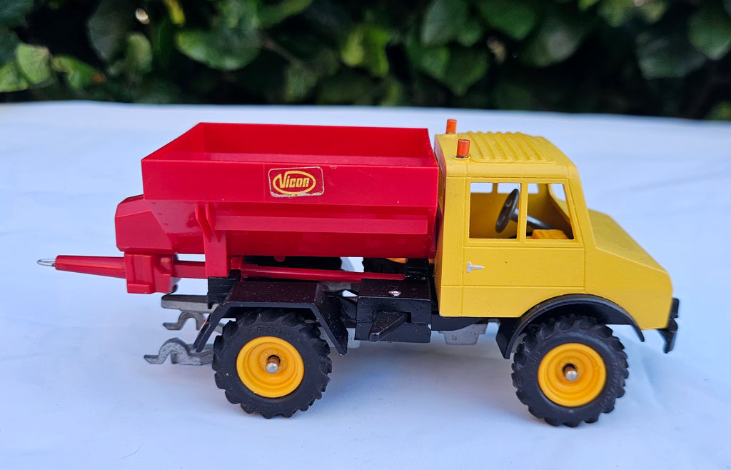 Britains Unimog & Vicon Spreader Conversion