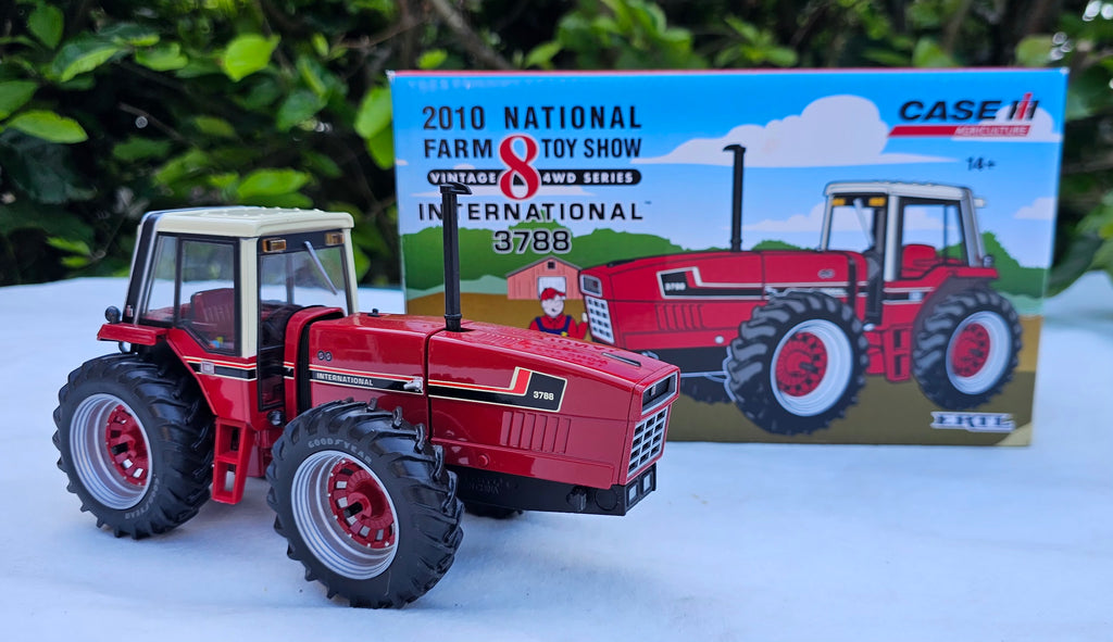 Ertl 2010 National Farm Toy Show International 3788 Tractor
