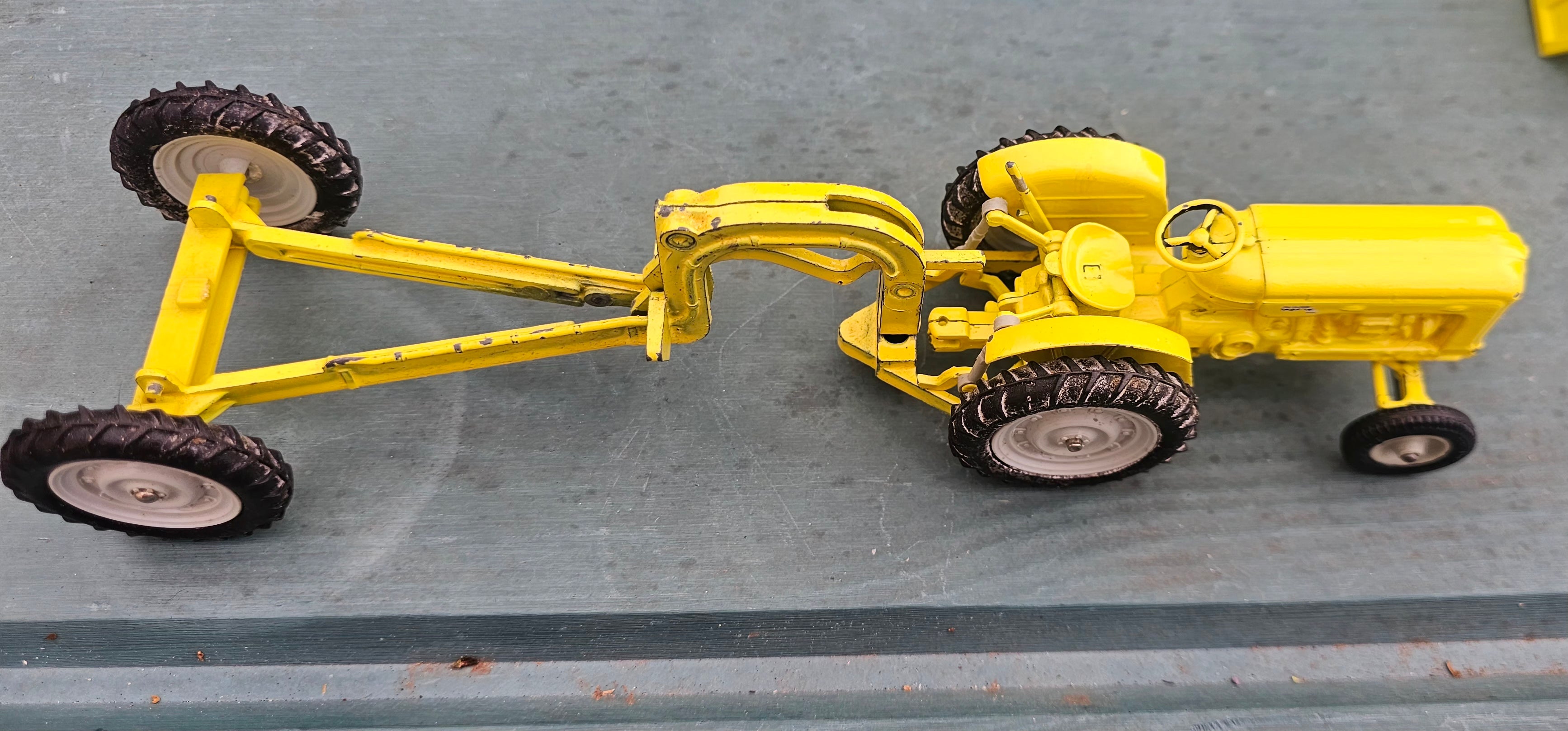 Britains Fordson Major Industrial Yellow With Shawnee Poole Dump Trailer 9630