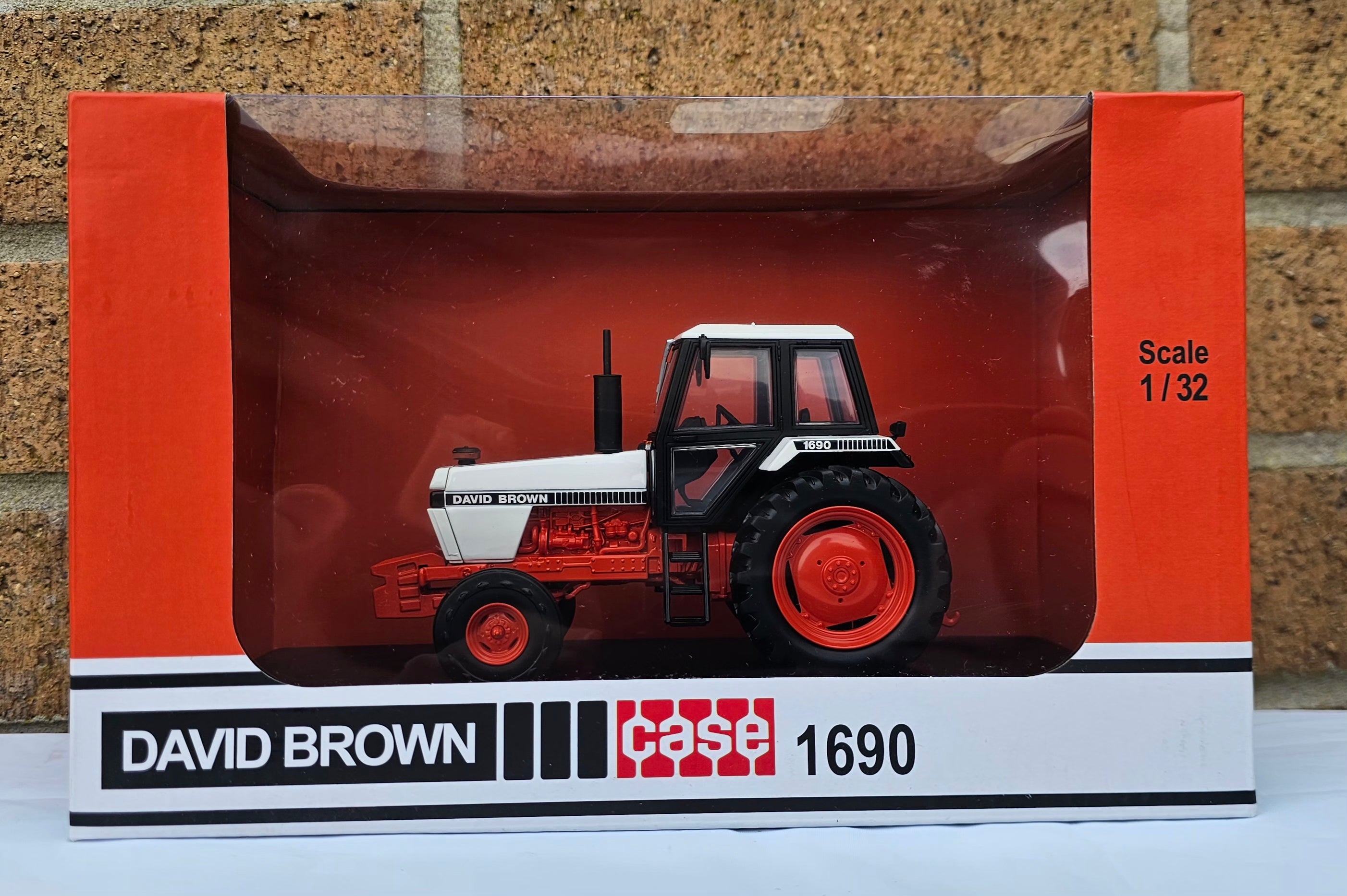 Universal Hobbies David Brown 1690 Case Tractor UH6754