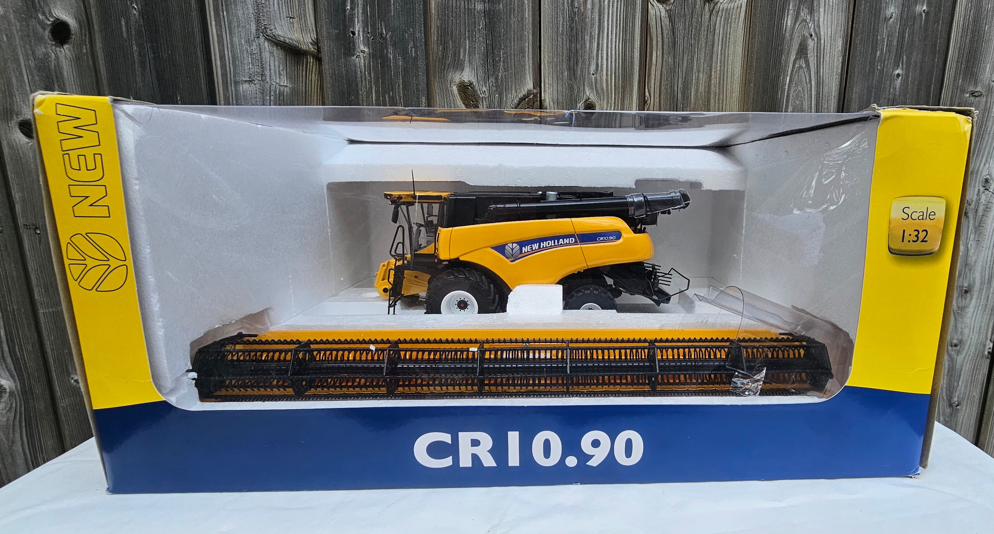 Universal Hobbies New Holland CR10.90 Combine UH4868