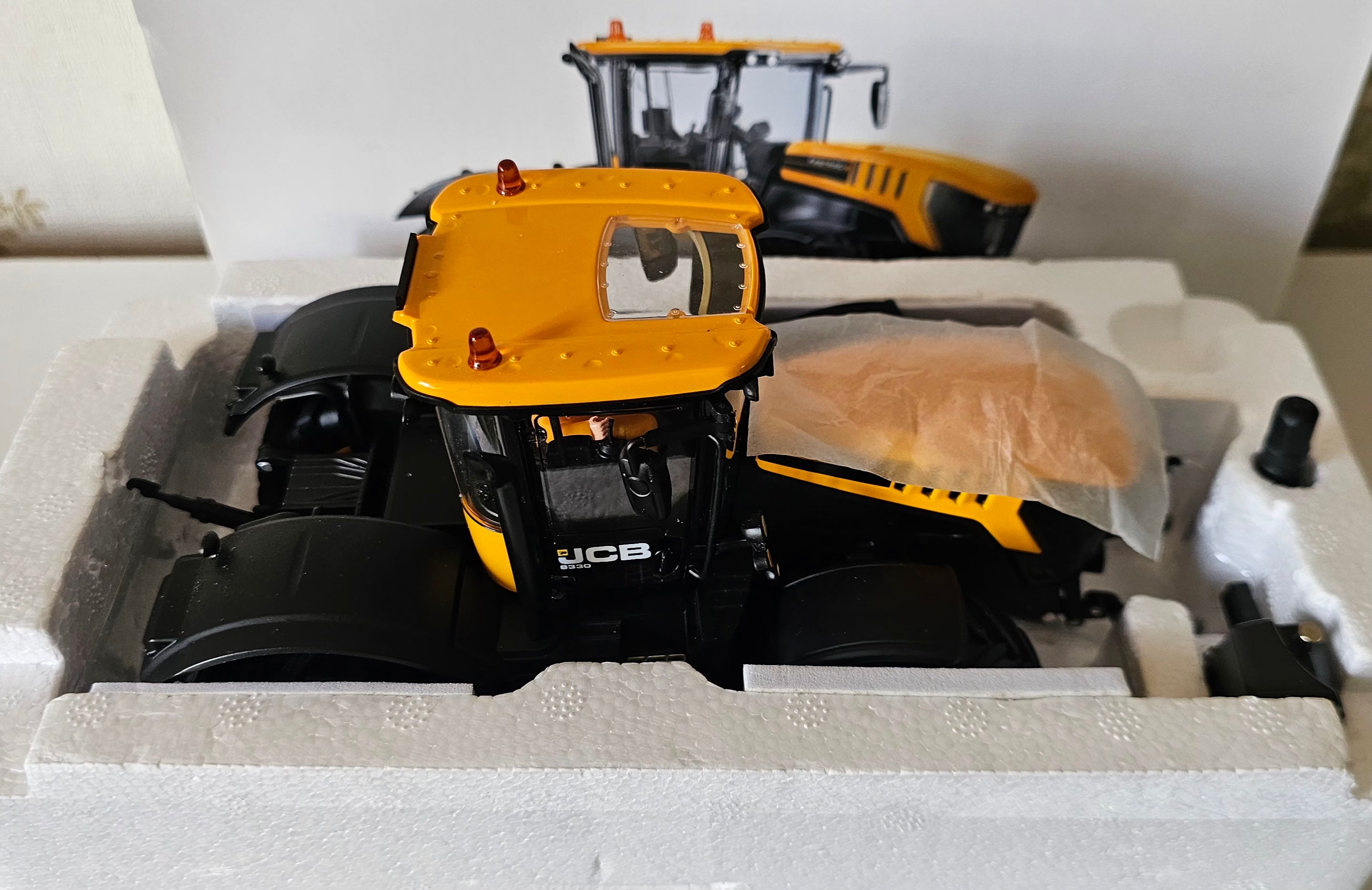 Wiking Fastrac JCB 8330