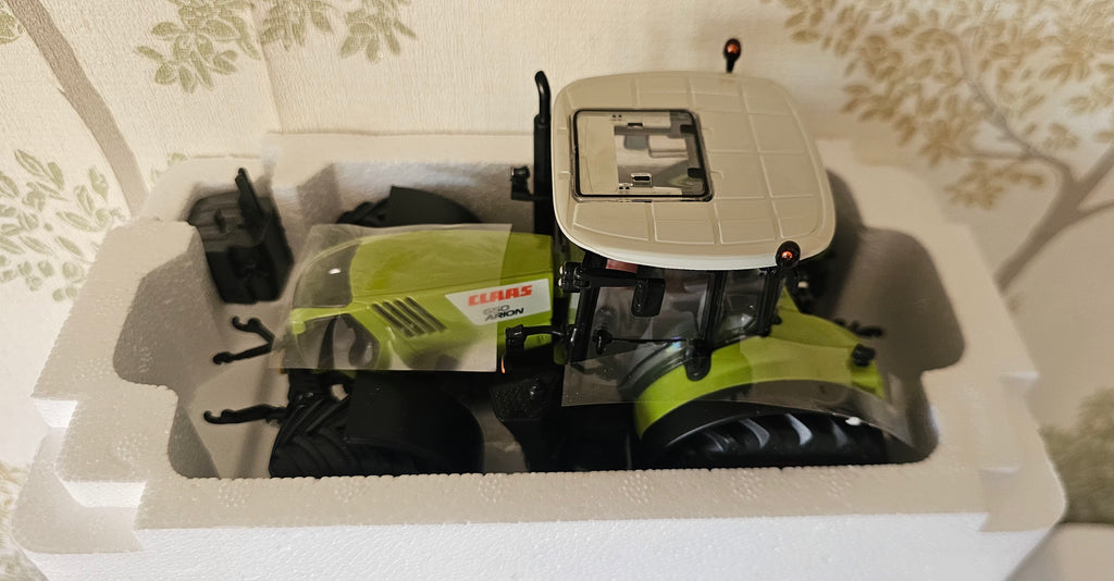 Wiking Arion 650 Tractor Dealer Box
