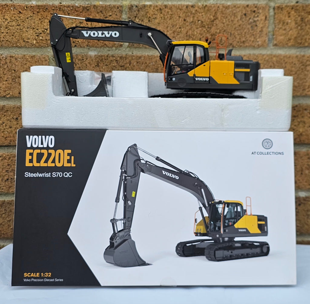 AT Collections Volvo EC220E Digger 360 1/32