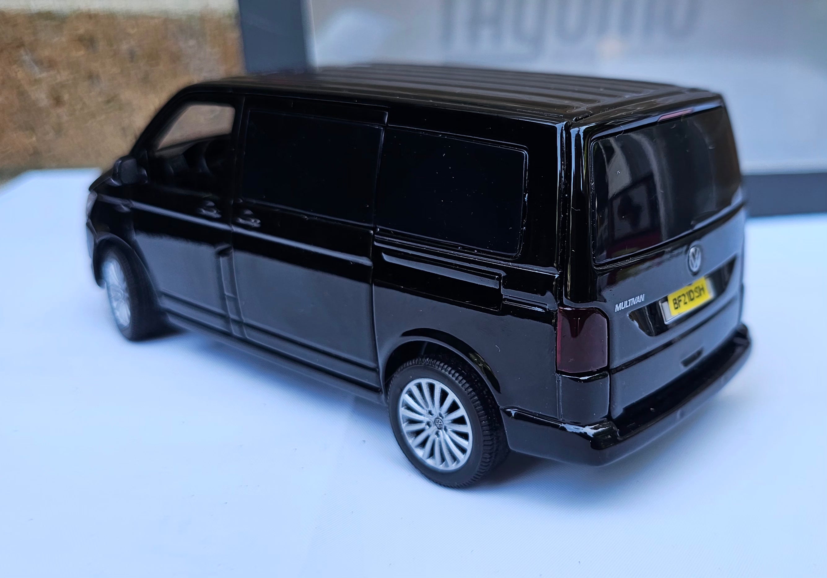 Tayumo 1/32 VW Transporter Van Diorama