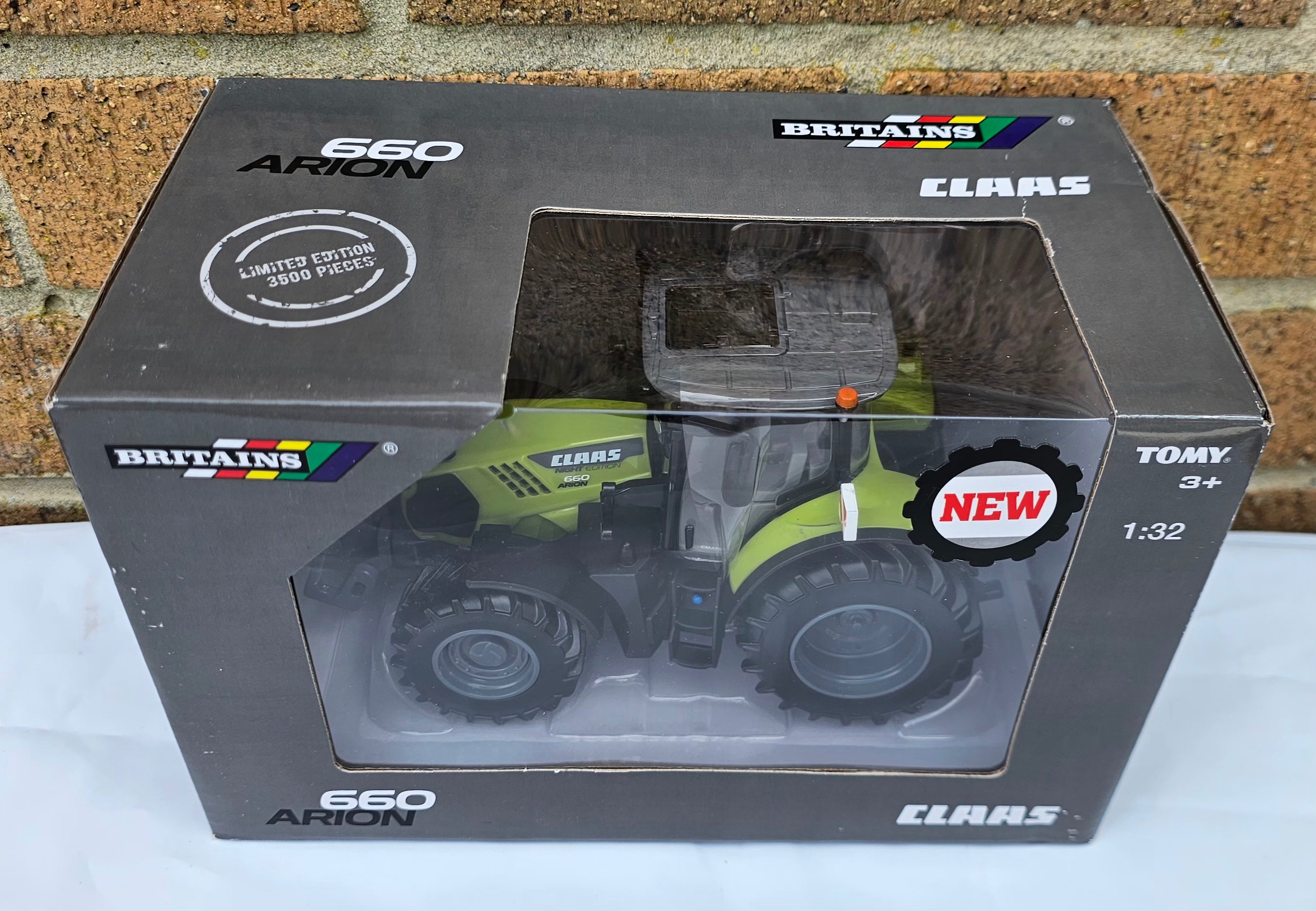 Britains Claas Arion 660 Noght Edition