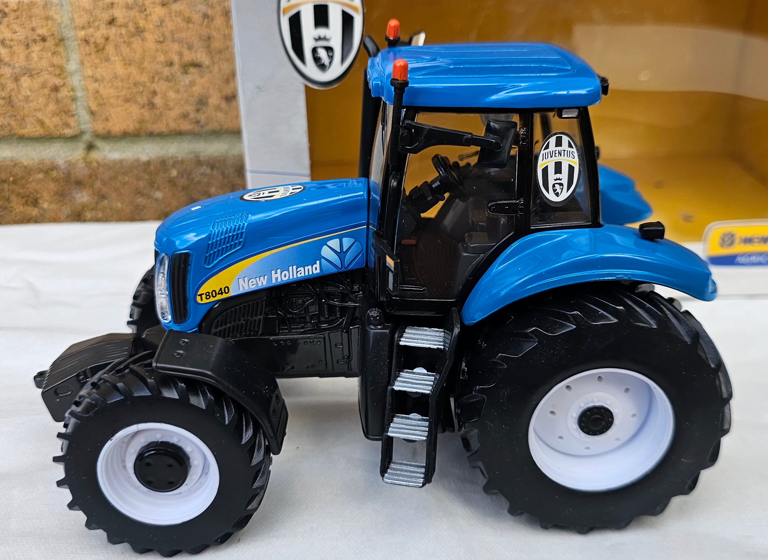 Britains New Holland T8040 Juventus Tractor