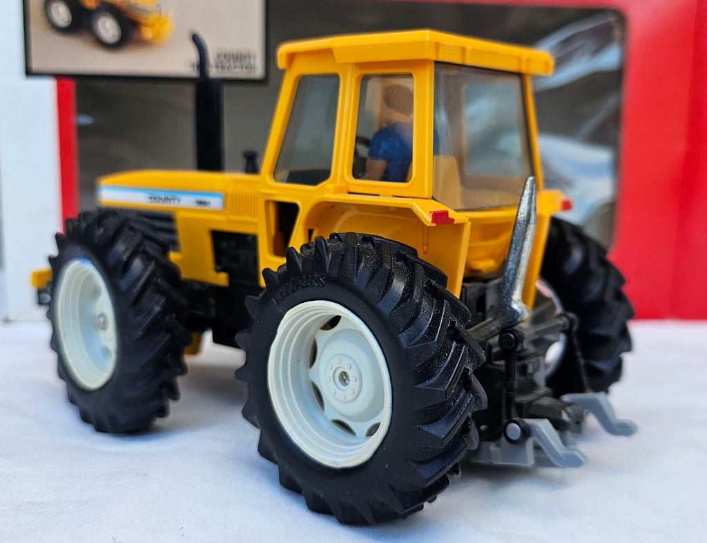 Britains County 1884 Tractor Yellow 9521